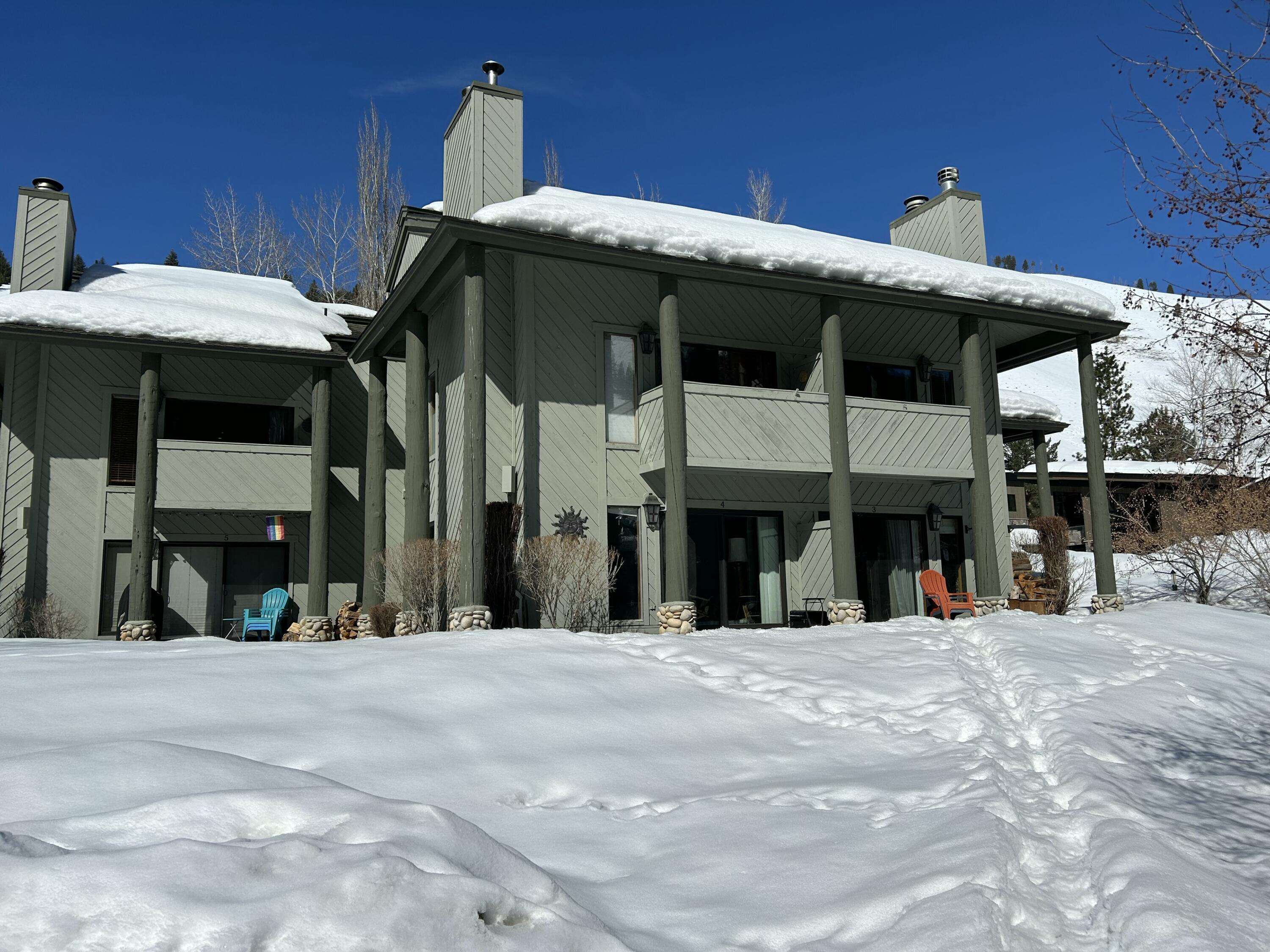 220 Picabo St 4a Property Photo 2