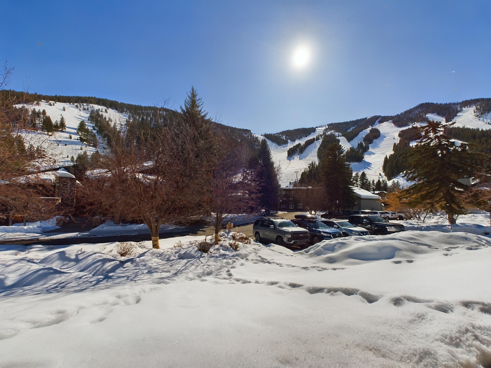 220 Picabo St 4a Property Photo 3