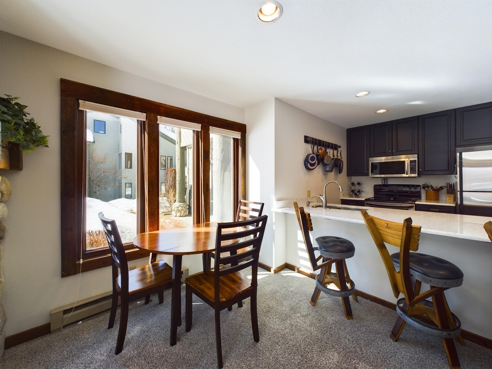 220 Picabo St 4a Property Photo 8