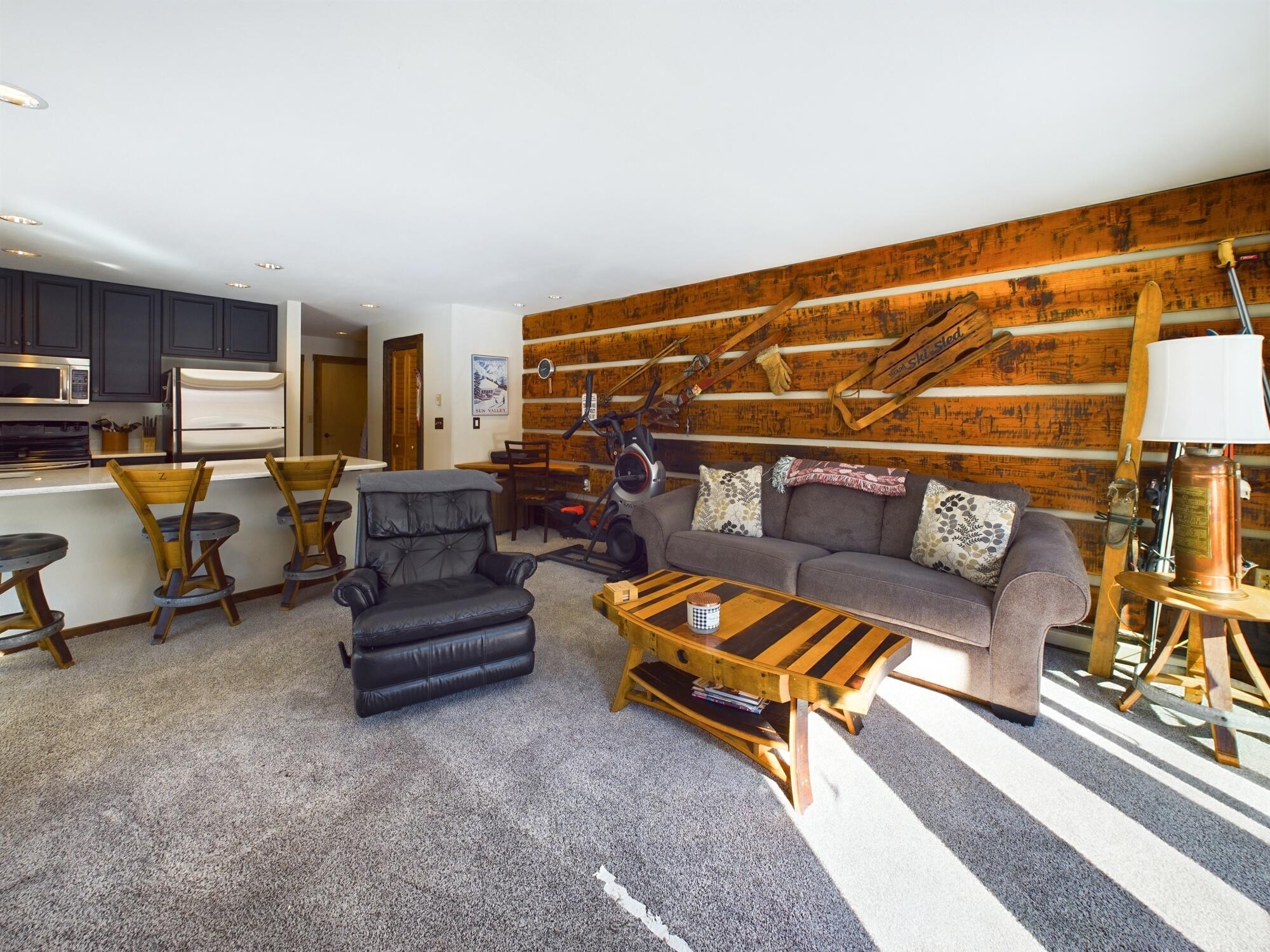 220 Picabo St 4a Property Photo 9