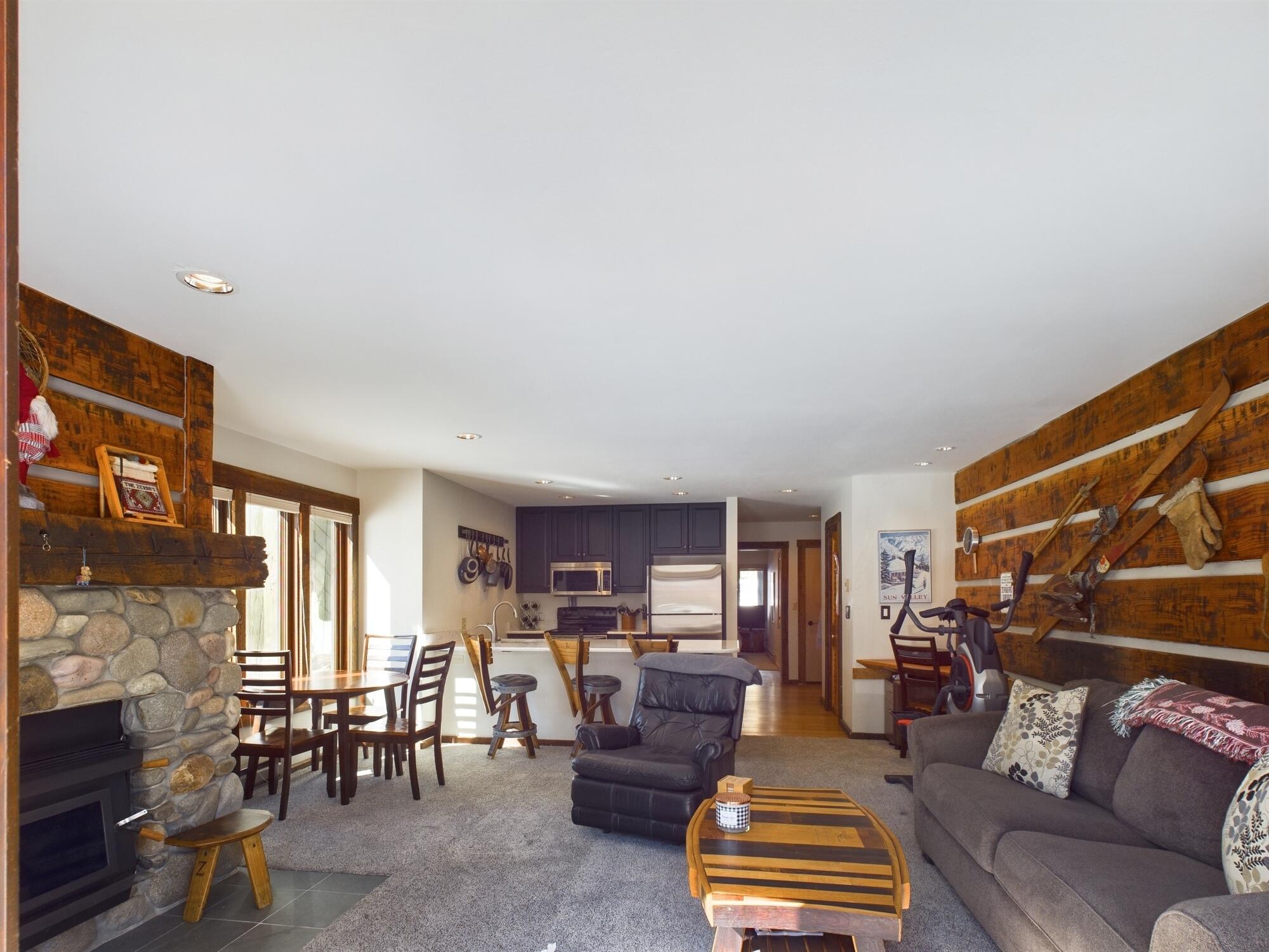 220 Picabo St 4a Property Photo 10