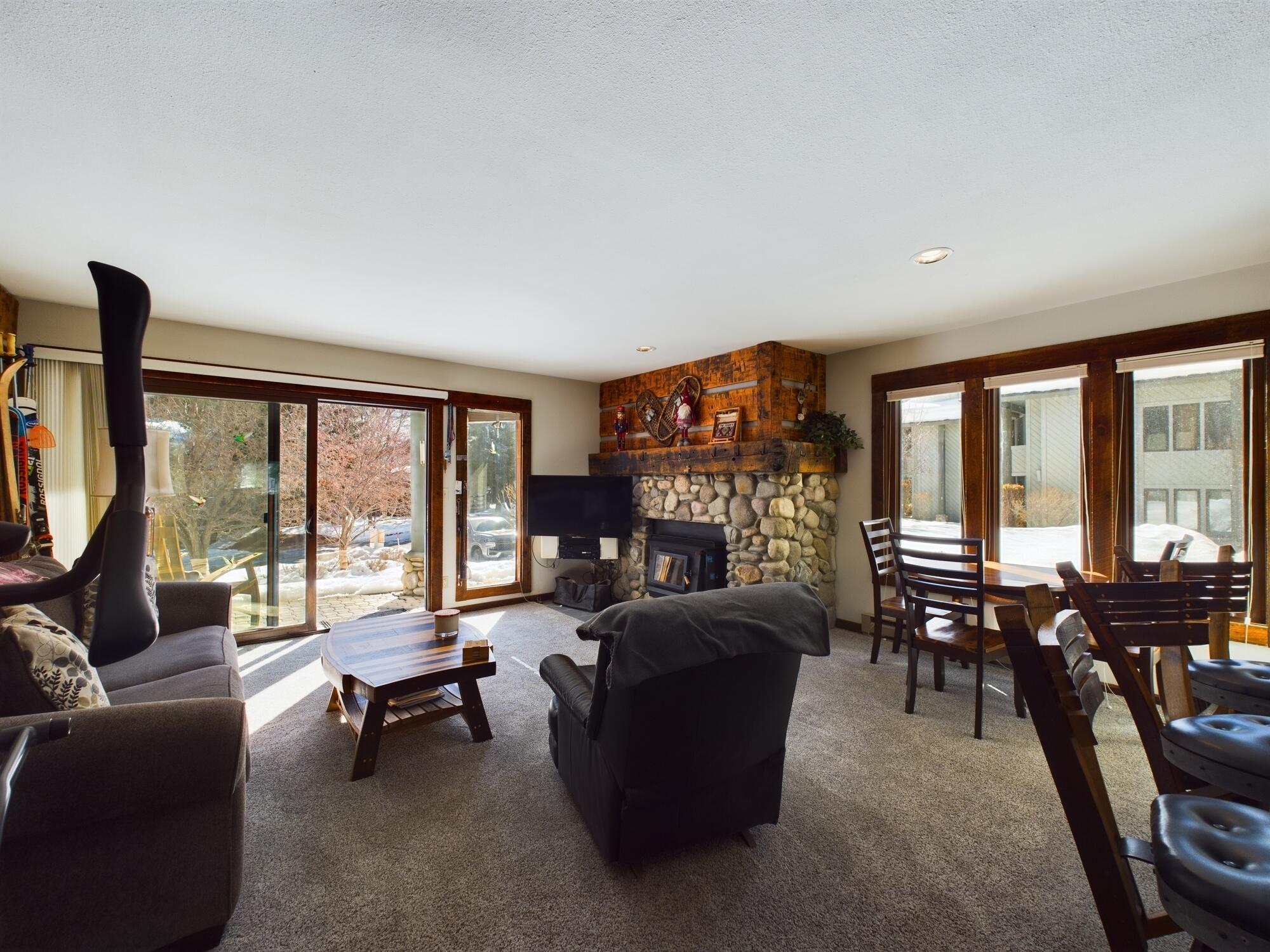 220 Picabo St 4a Property Photo 11