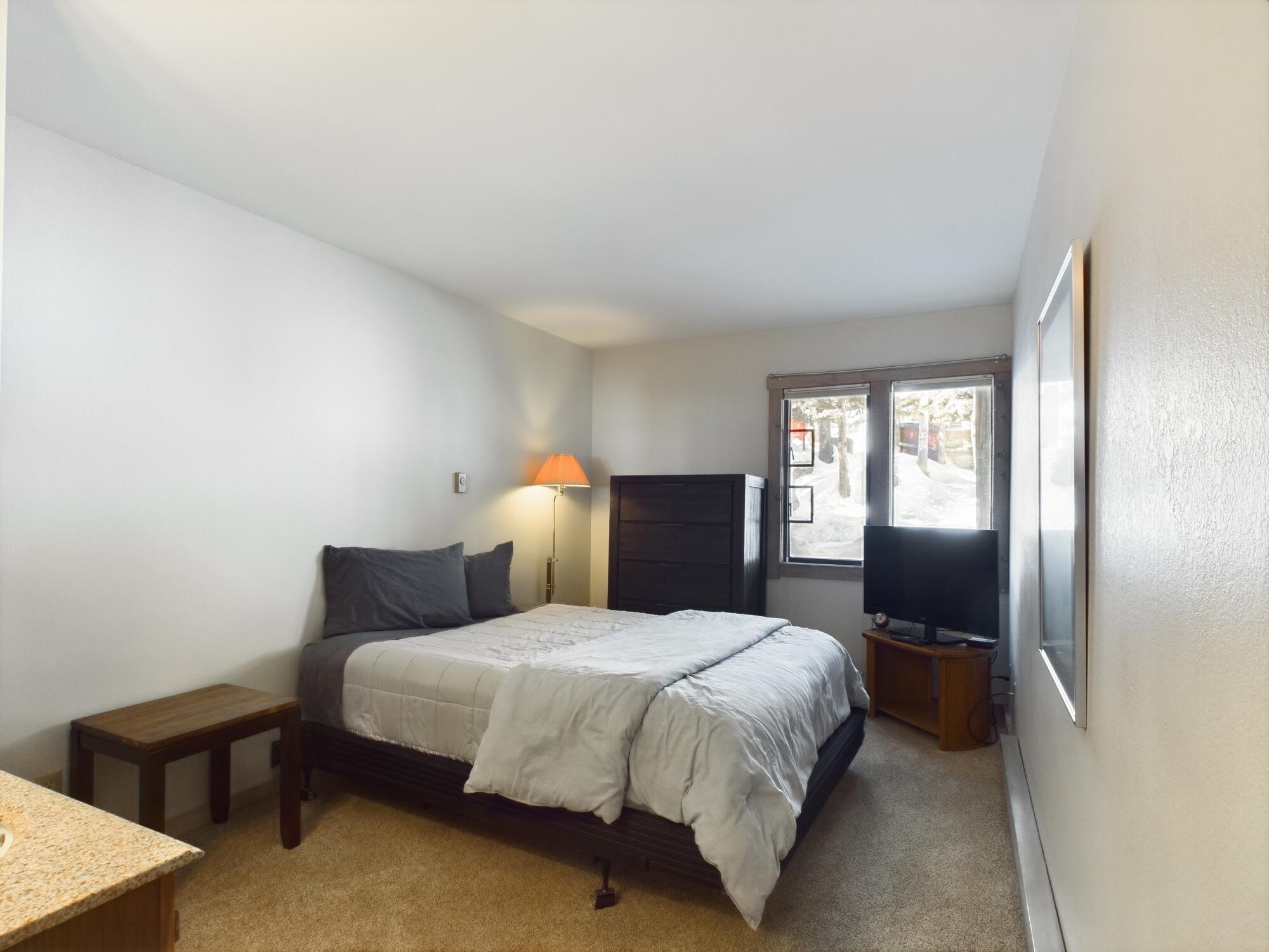 220 Picabo St 4a Property Photo 13