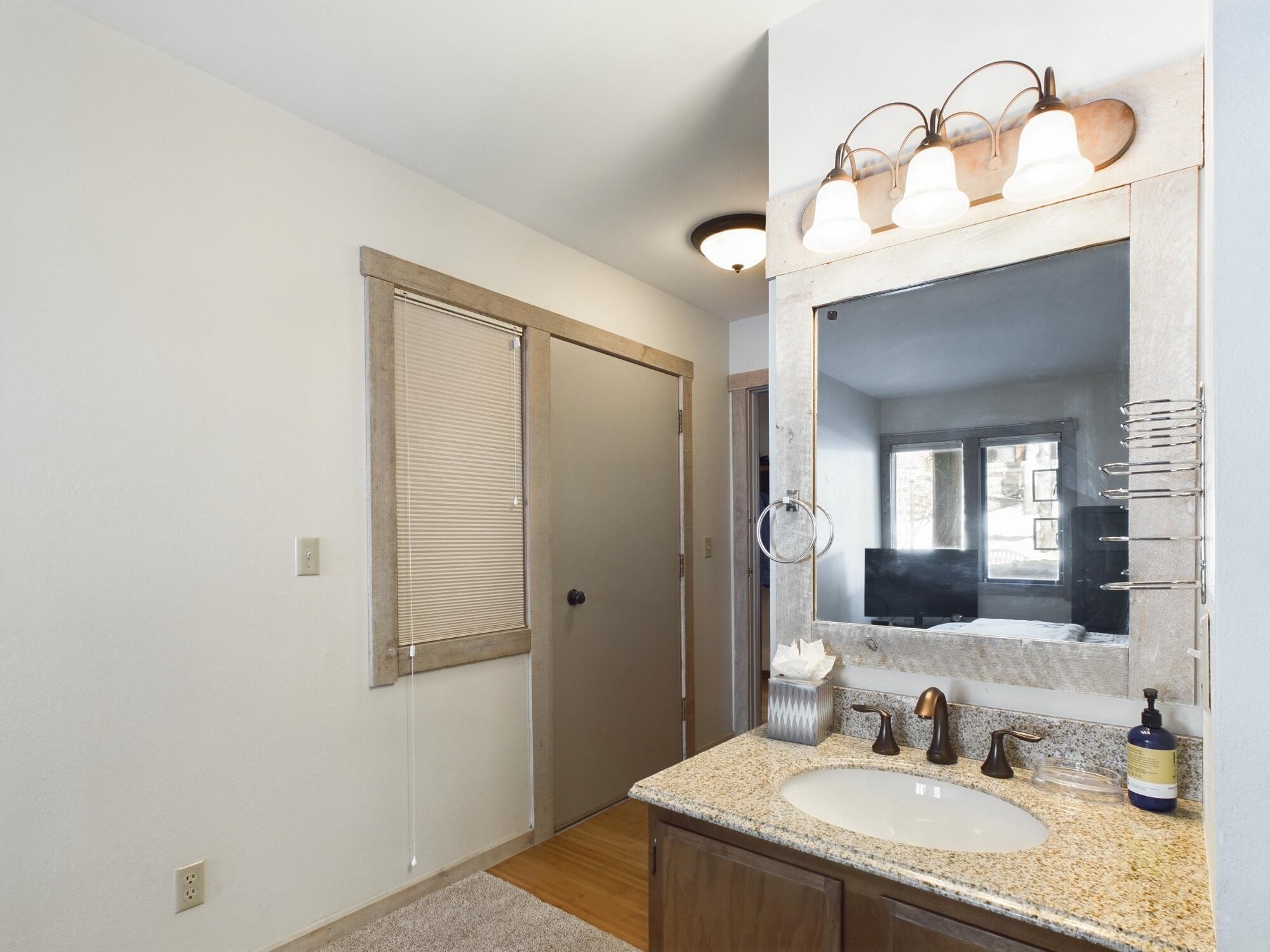 220 Picabo St 4a Property Photo 14