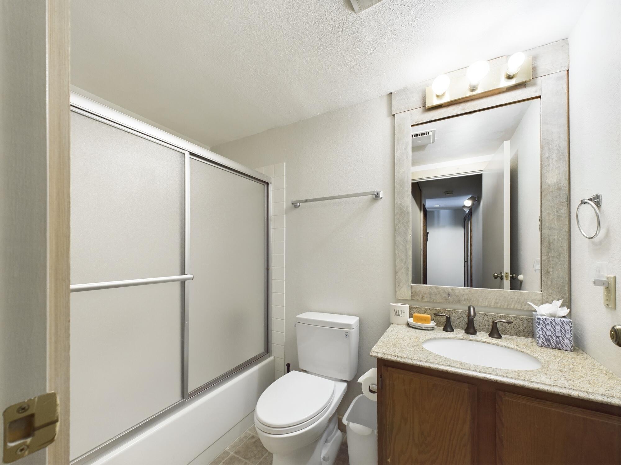220 Picabo St 4a Property Photo 16