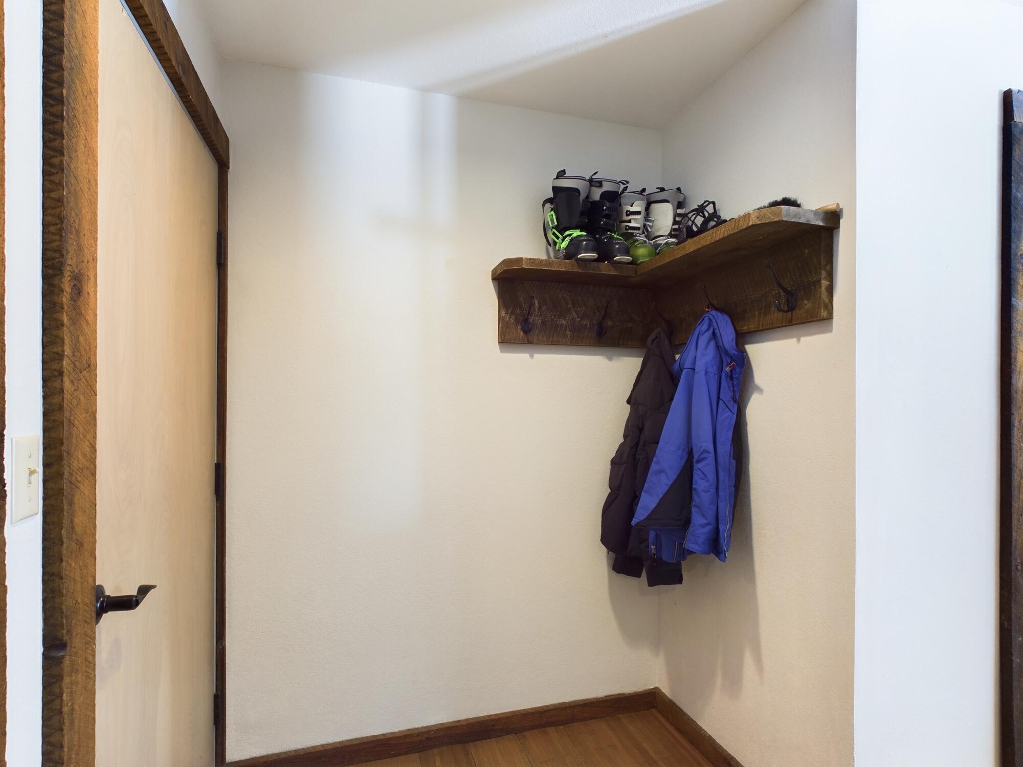 220 Picabo St 4a Property Photo 20