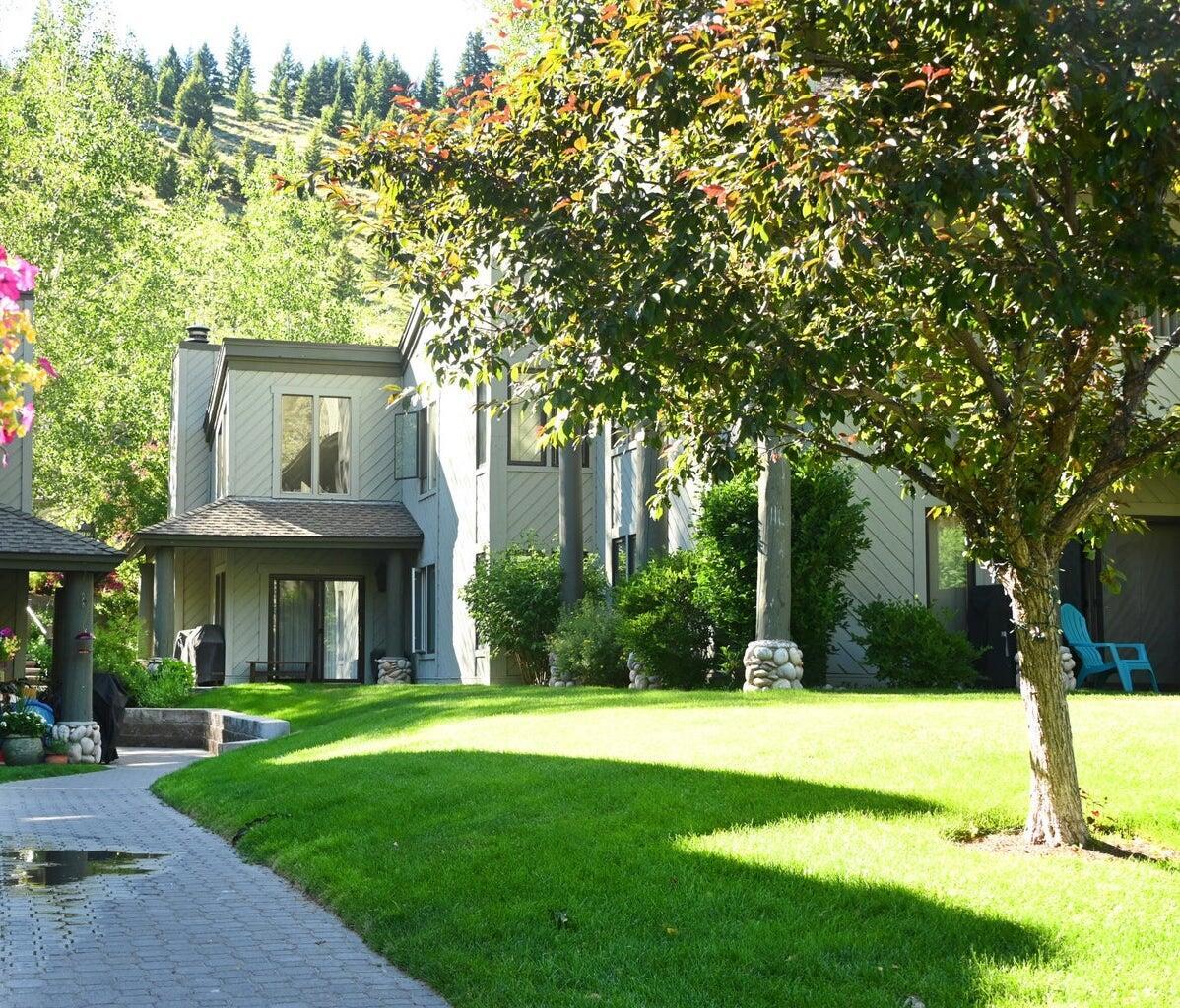 220 Picabo St 4a Property Photo 23