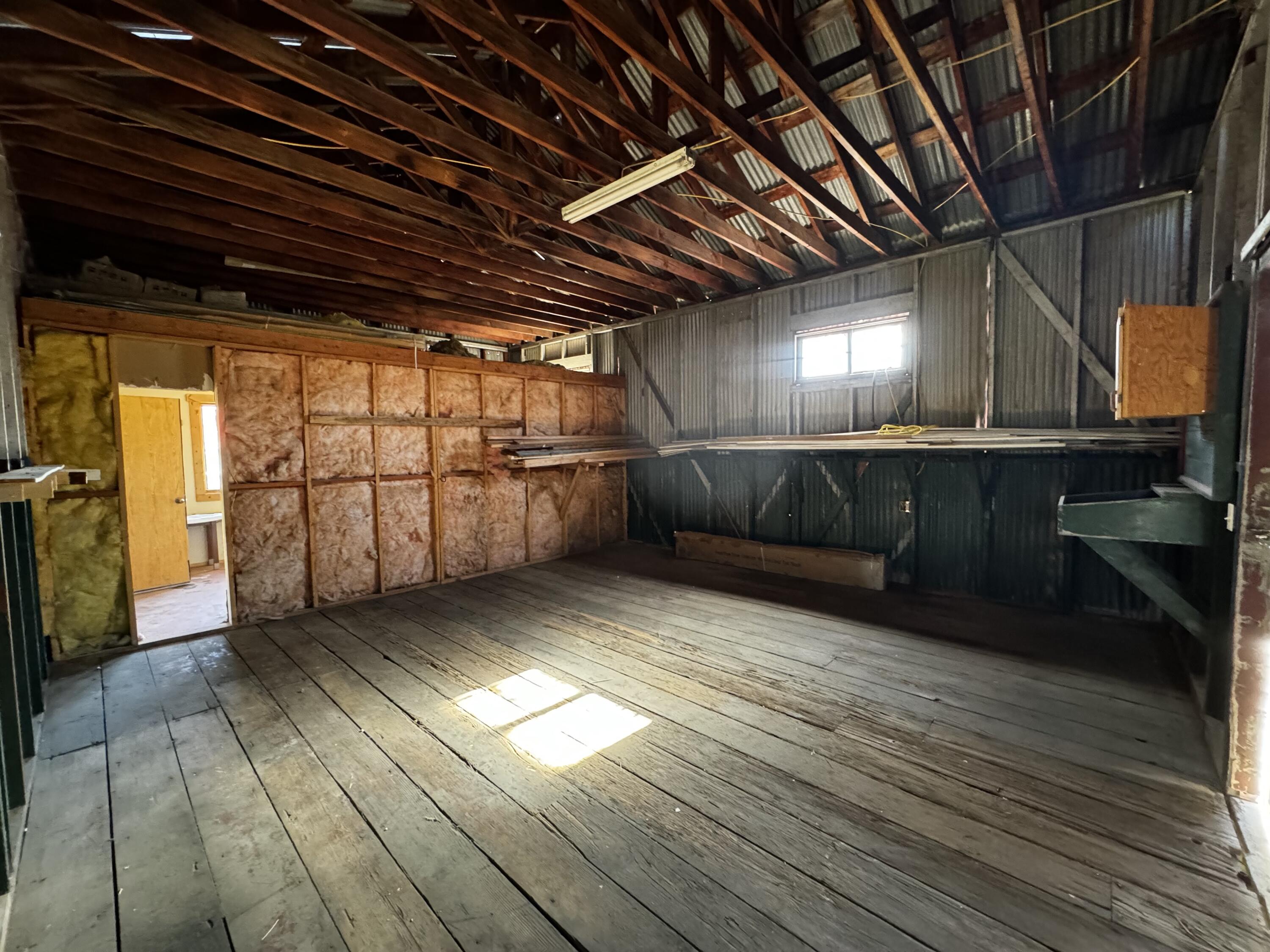 101 2nd St E Property Photo 4