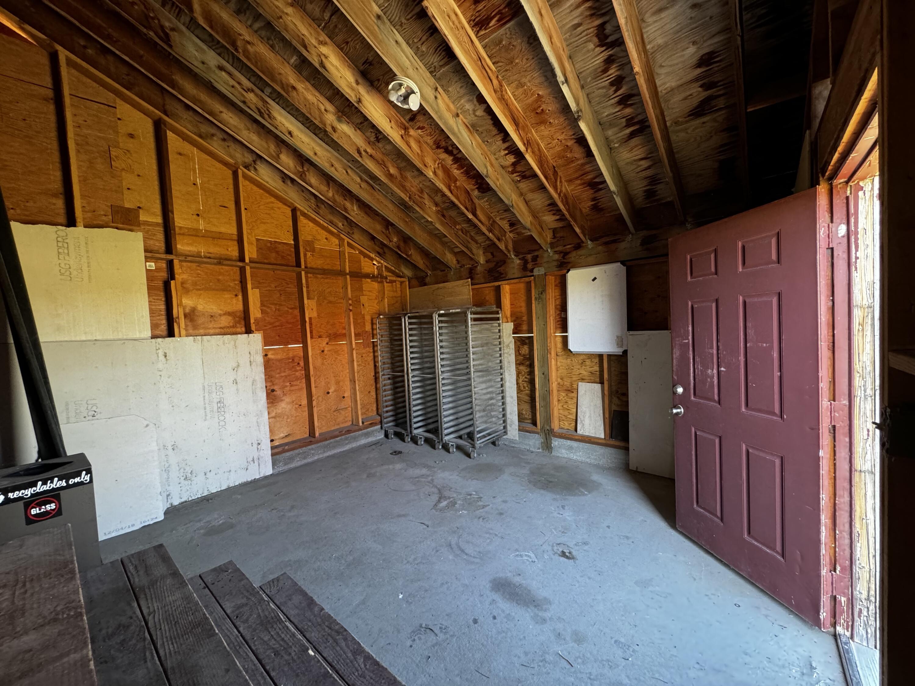 101 2nd St E Property Photo 5