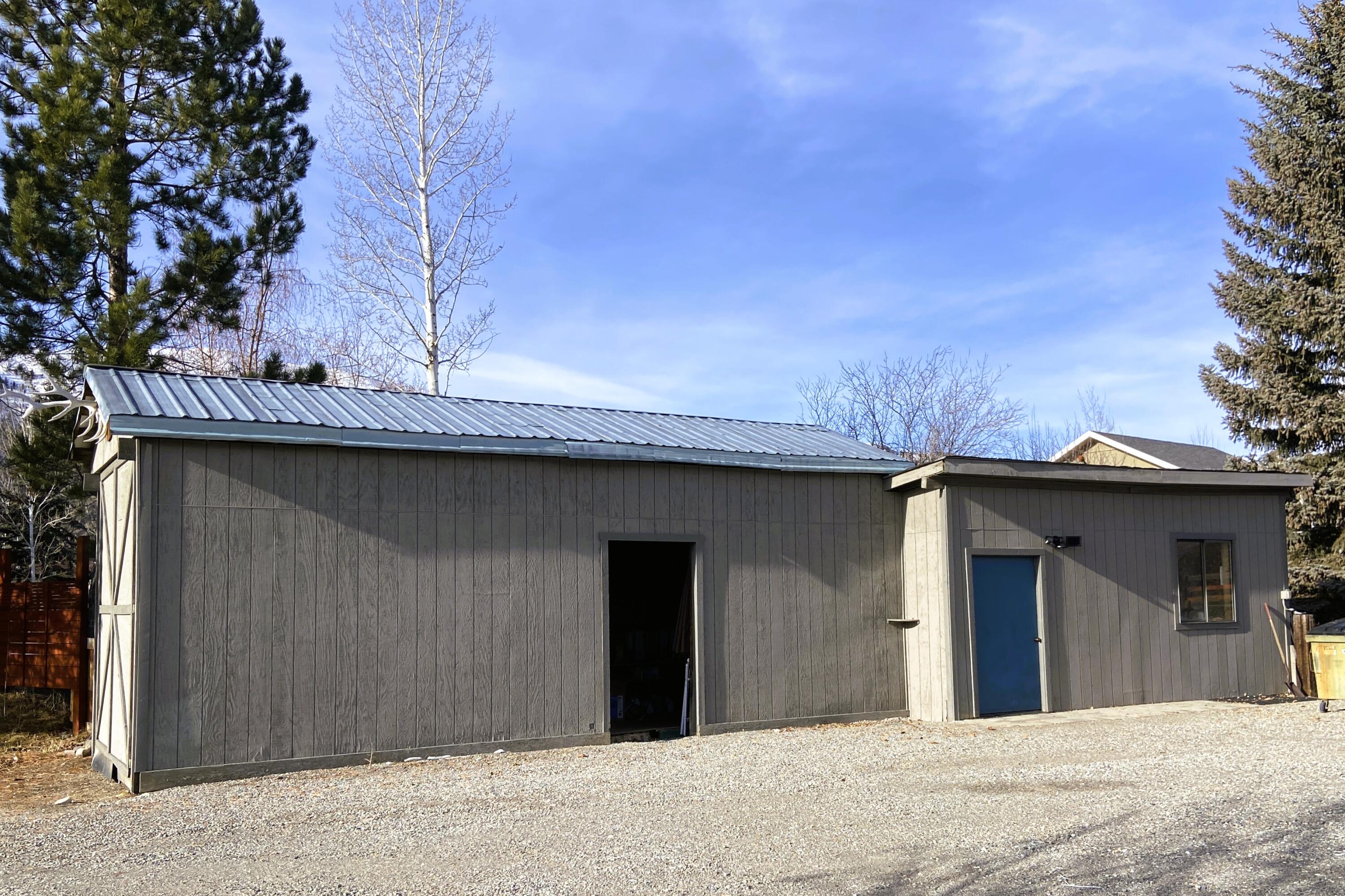 109 S Hiawatha Dr Property Photo 30
