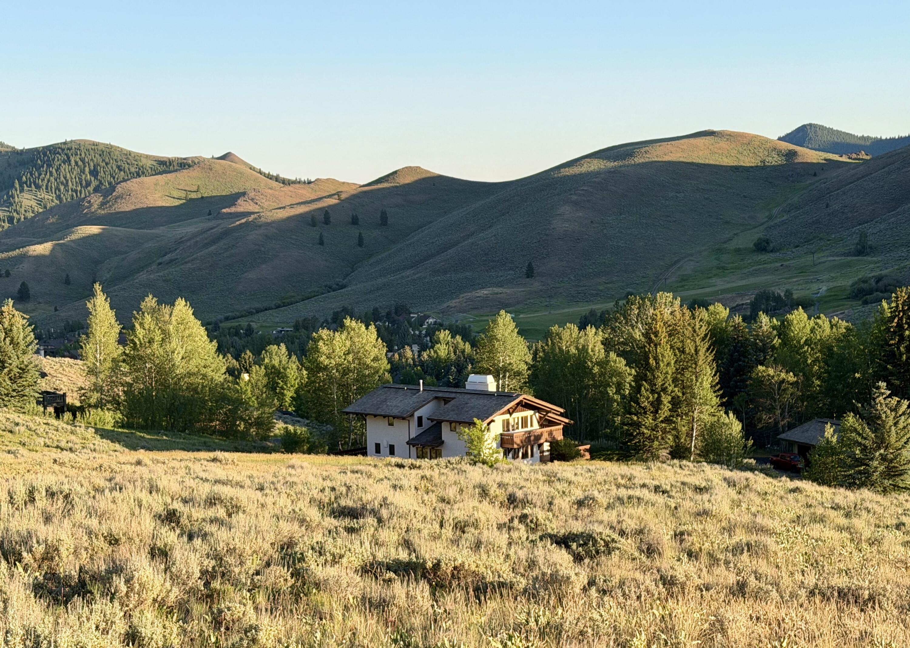 107 Skyline Spur Property Photo 1