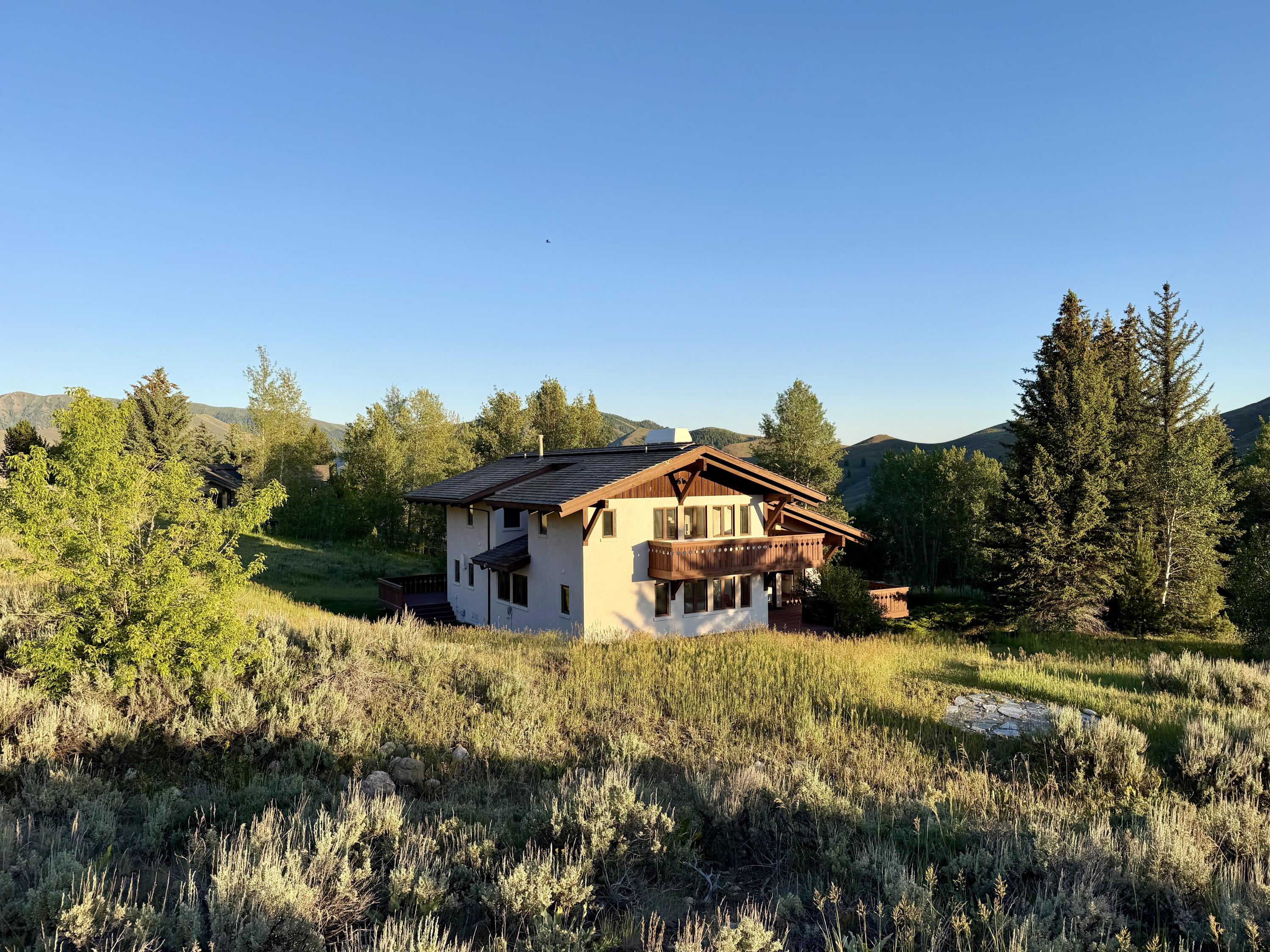 107 Skyline Spur Property Photo 2