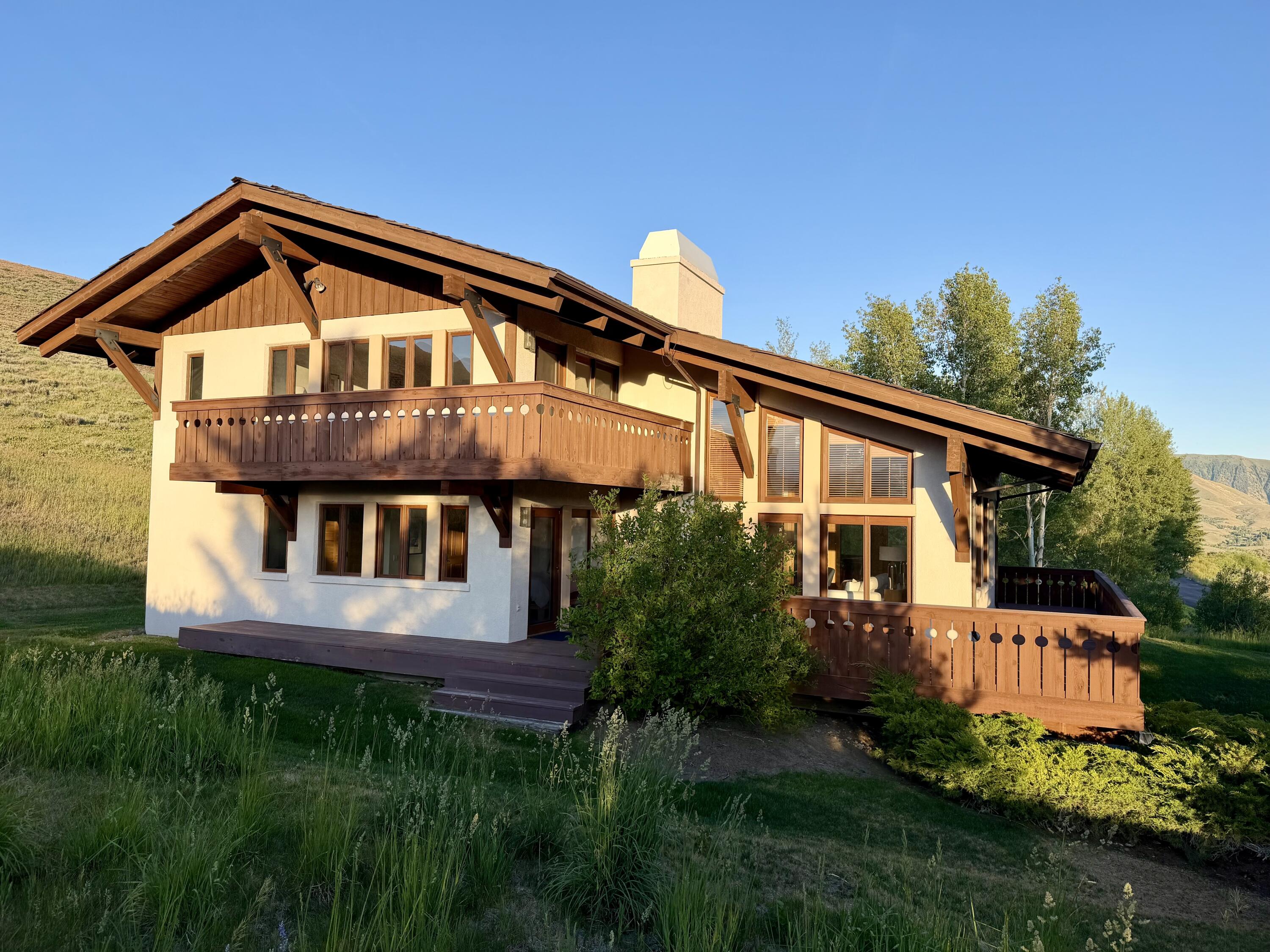 107 Skyline Spur Property Photo 4