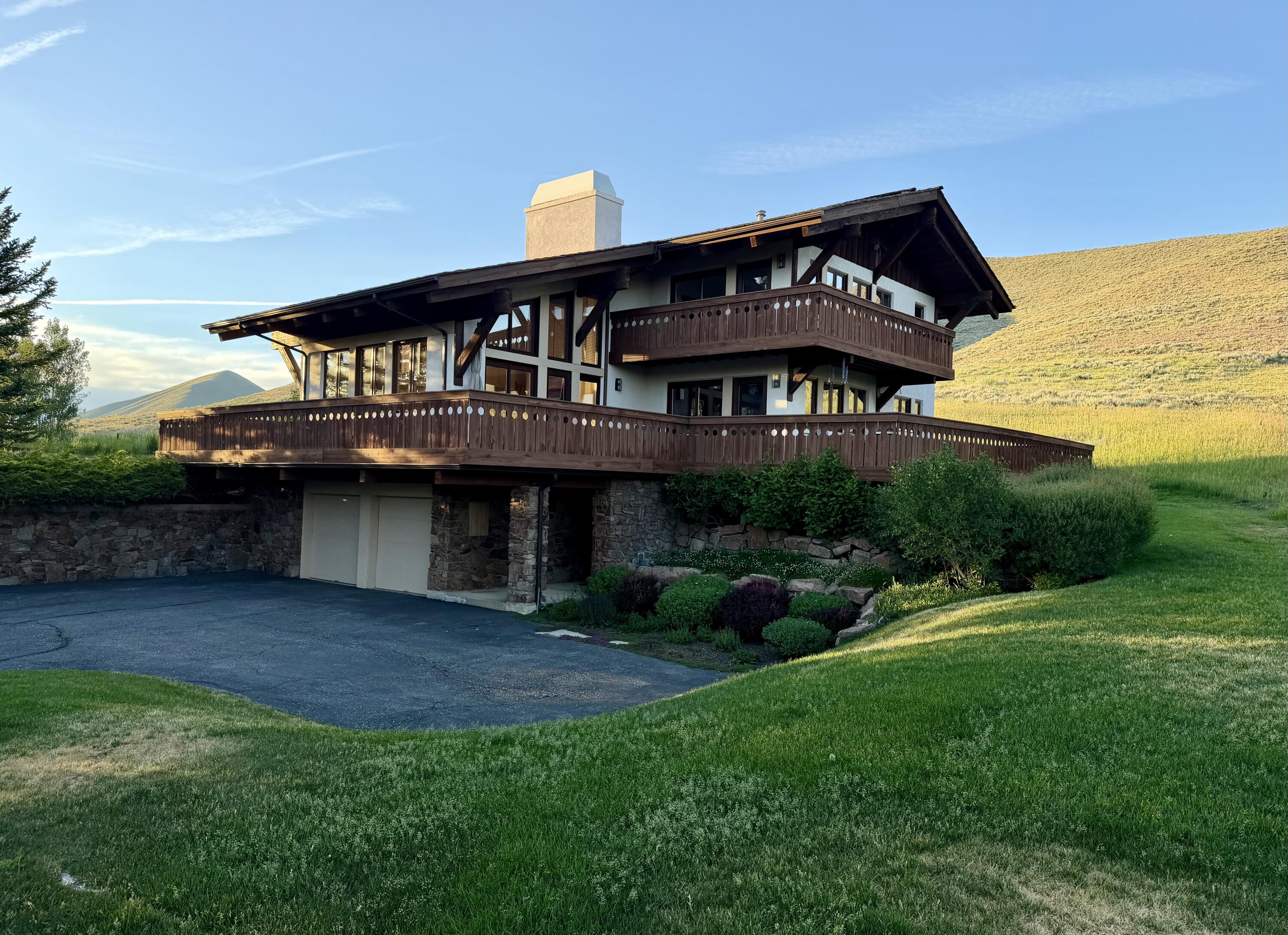 107 Skyline Spur Property Photo 38
