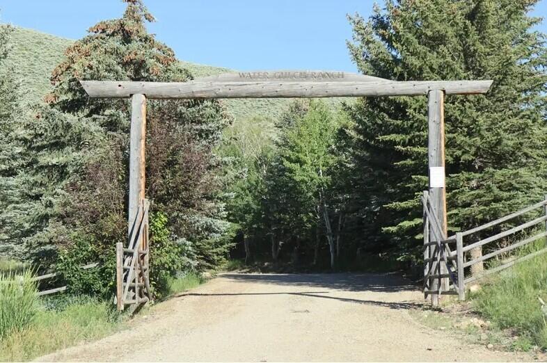 100 Water Gulch Rd Property Photo 3