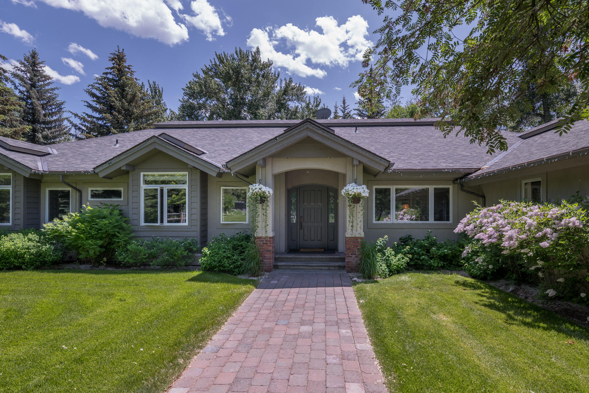 102 Willow Rd