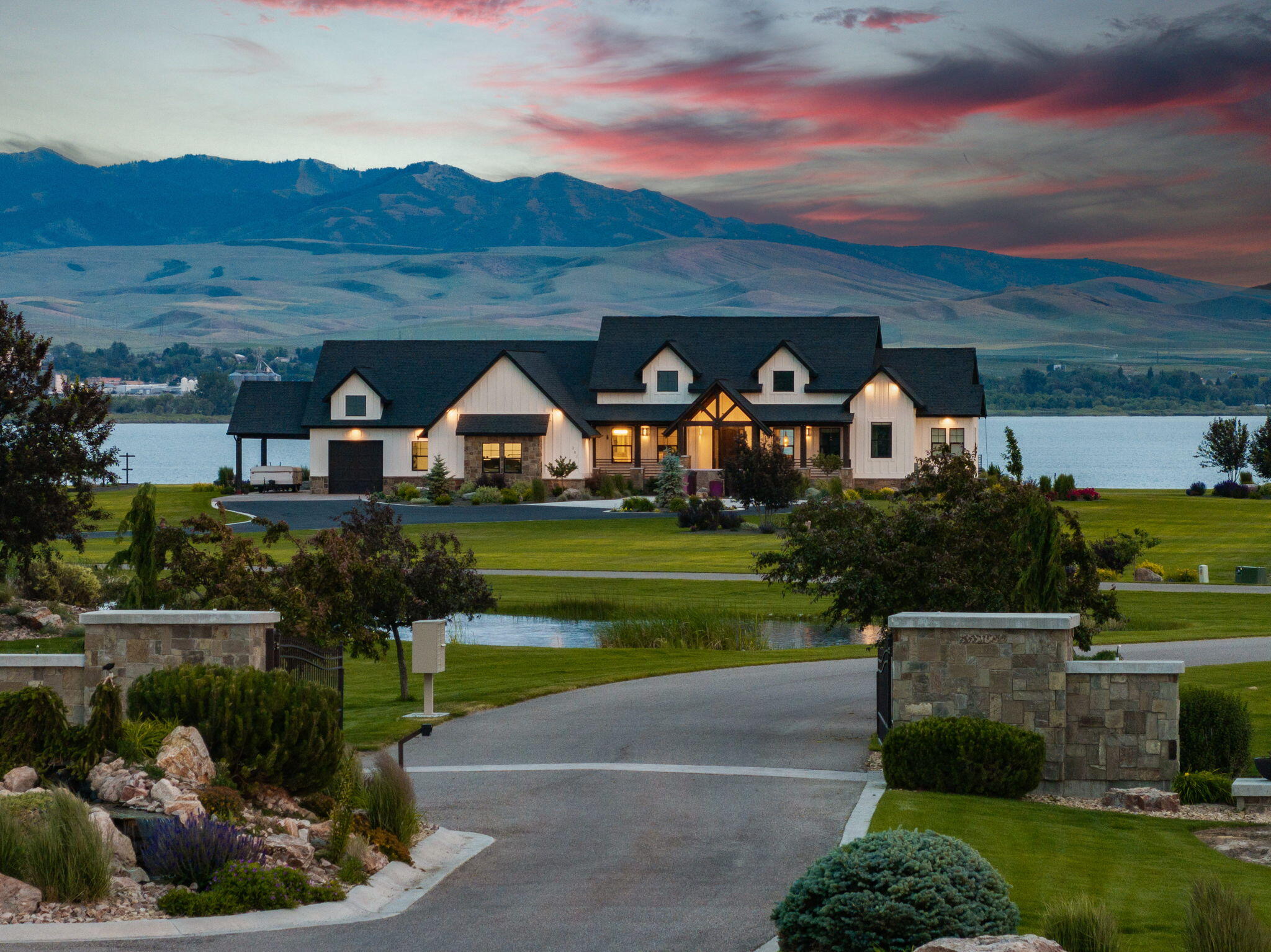 281 Lakeshore Dr