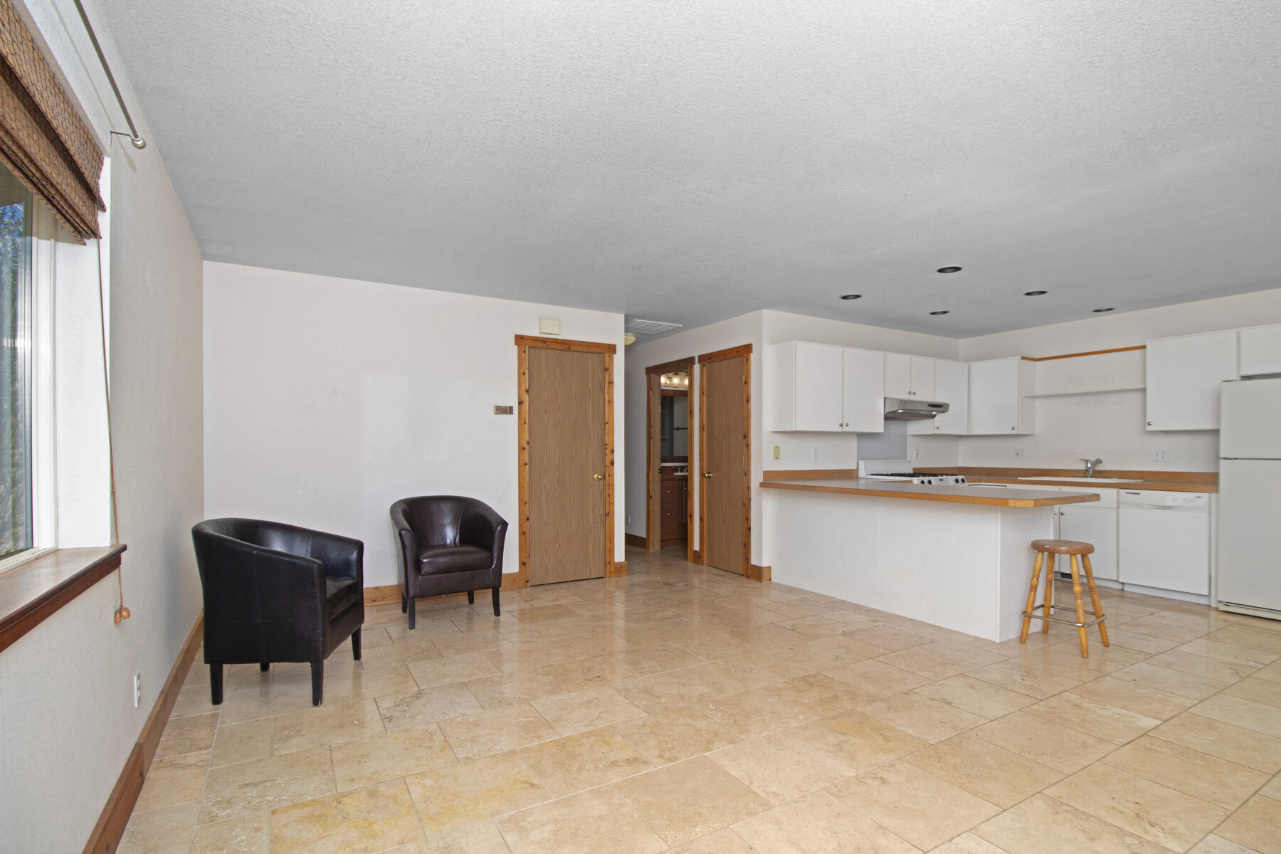 951 Forest Bend Dr Property Photo 2