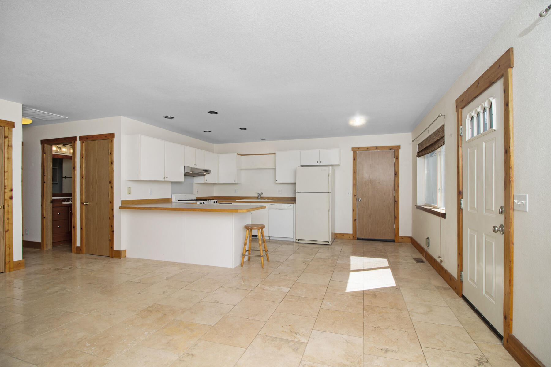 951 Forest Bend Dr Property Photo 5