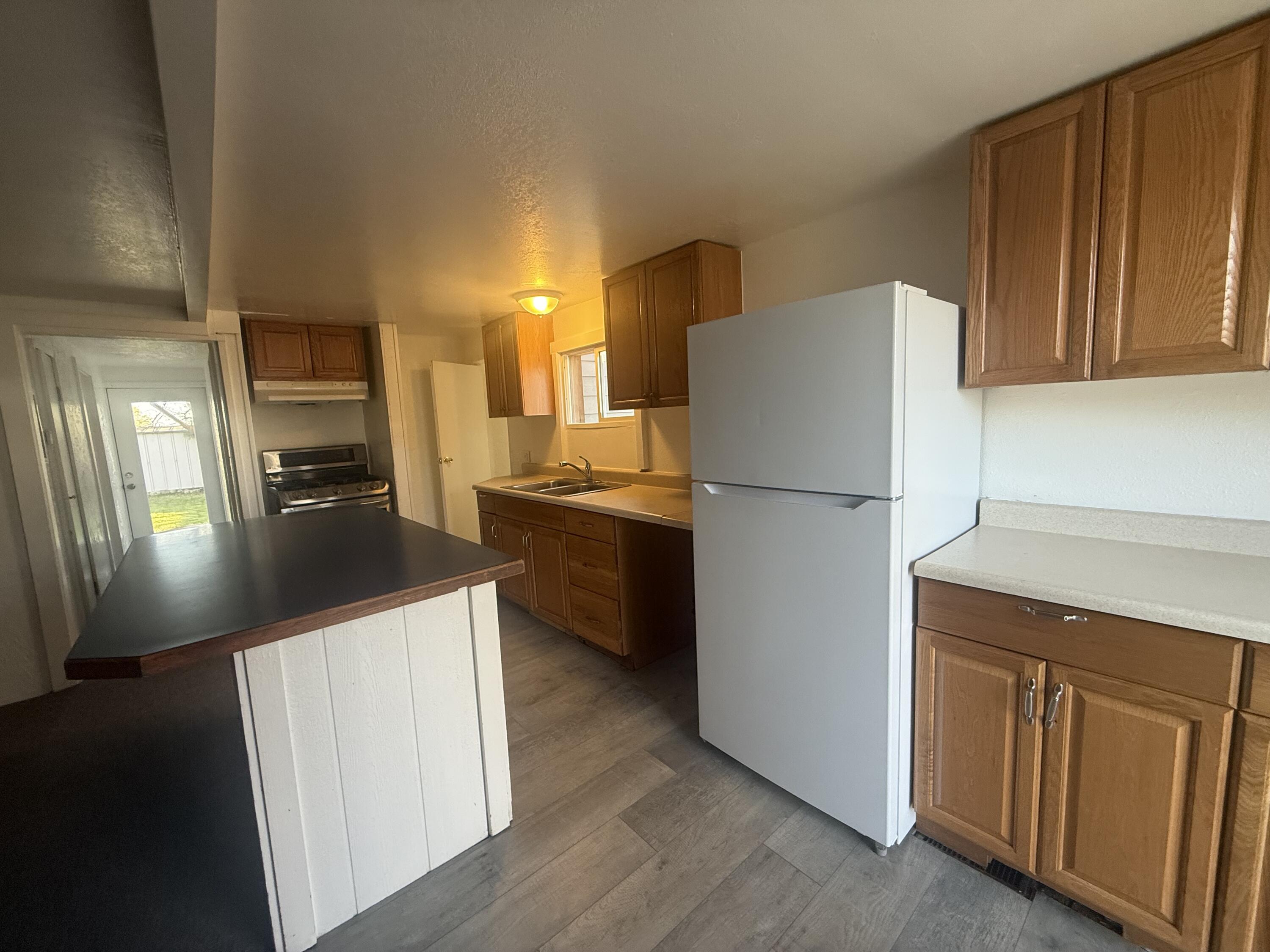 515 W C St Property Photo 2