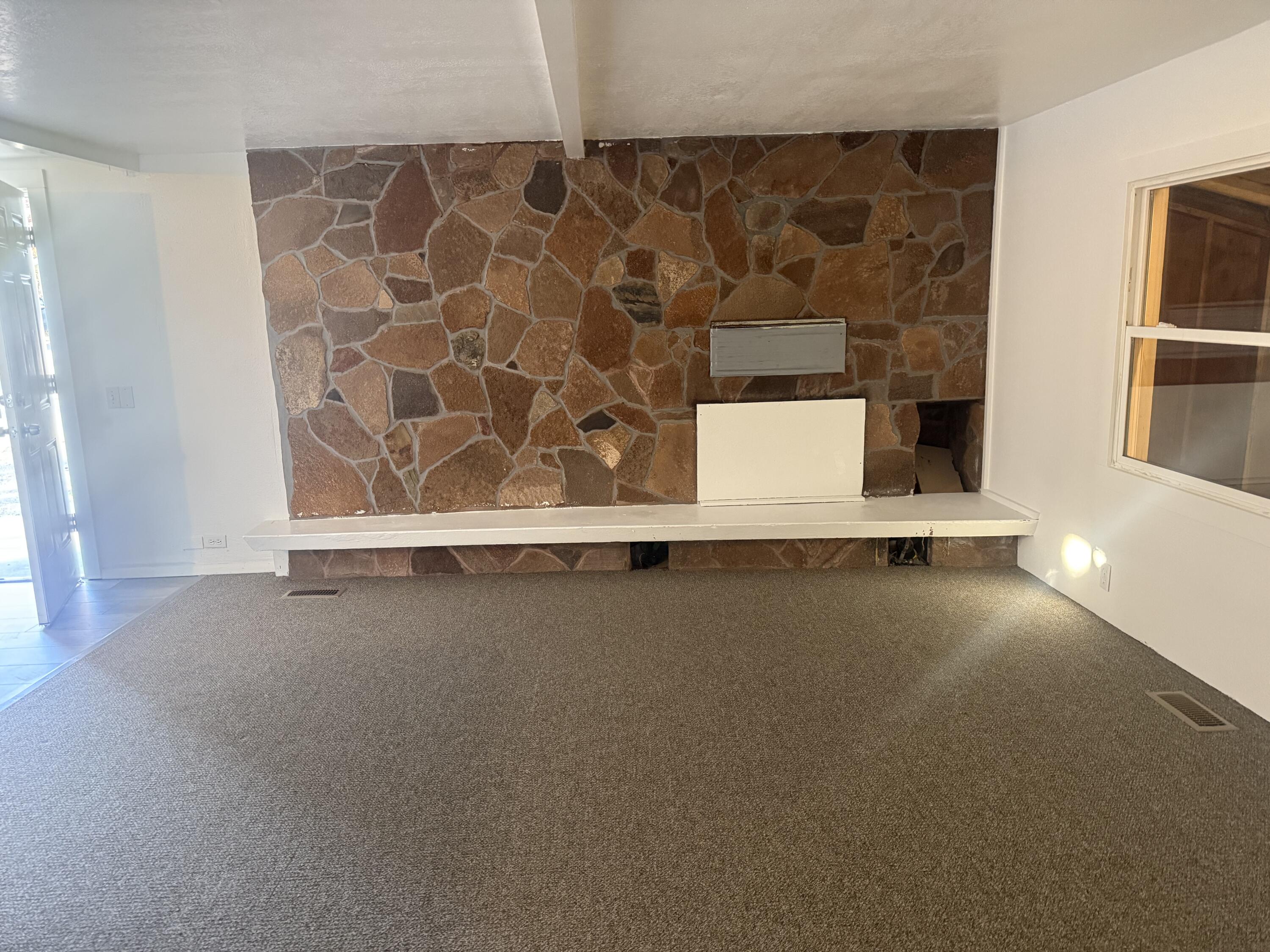 515 W C St Property Photo 4