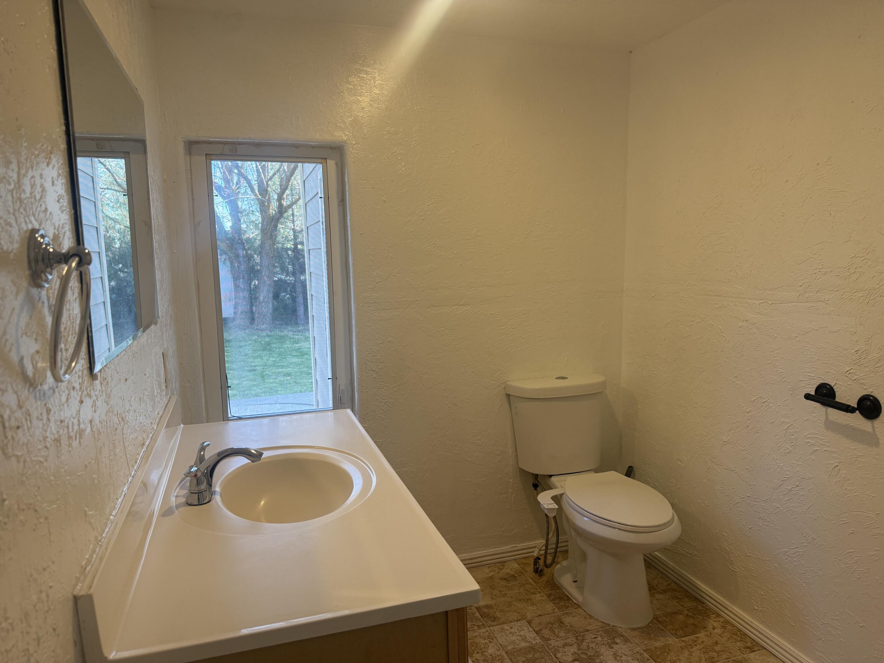 515 W C St Property Photo 5