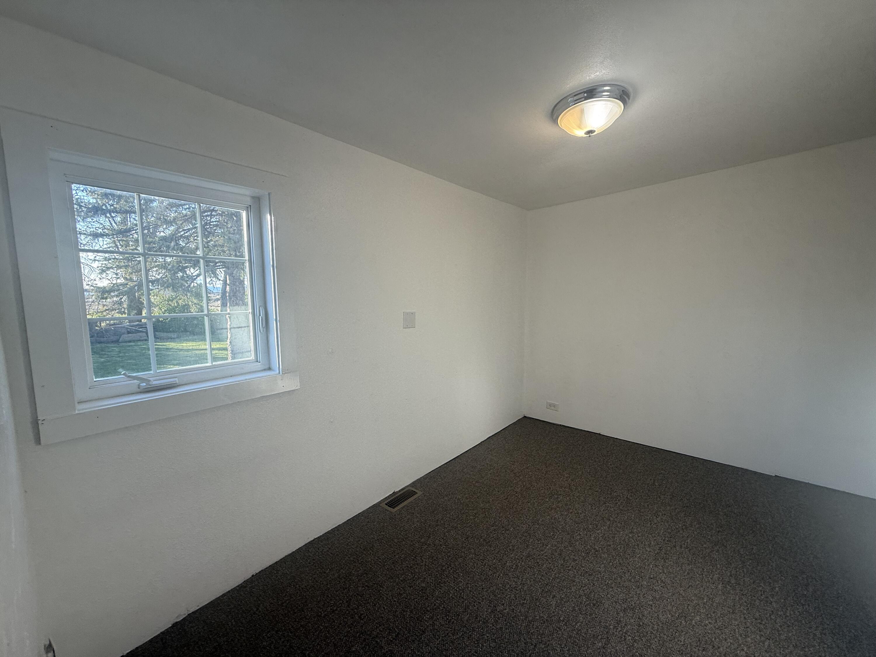 515 W C St Property Photo 6