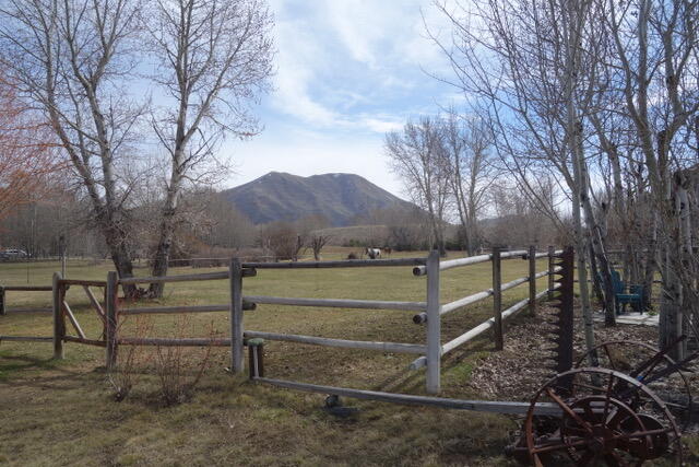 342 Broadford Rd South Driveway Property Photo 22