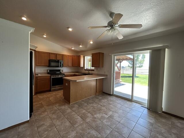2335 Garey Lane Property Photo 11