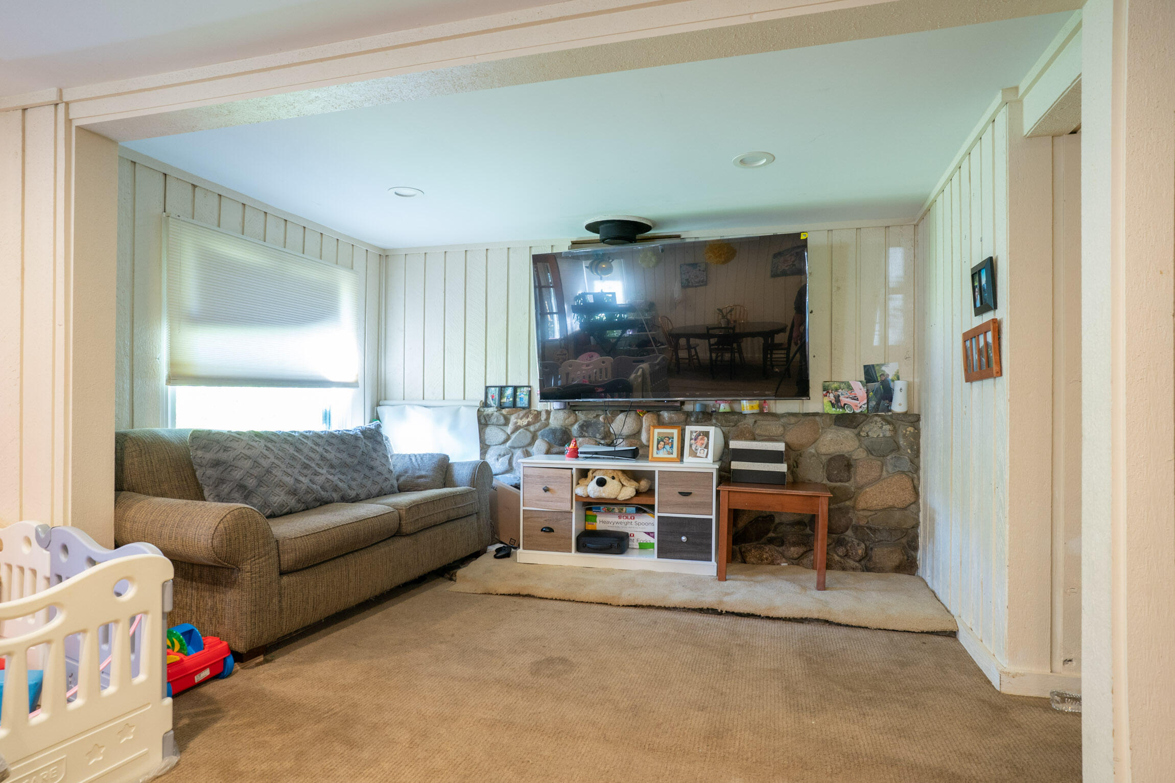 115 E Pine St Property Photo 4