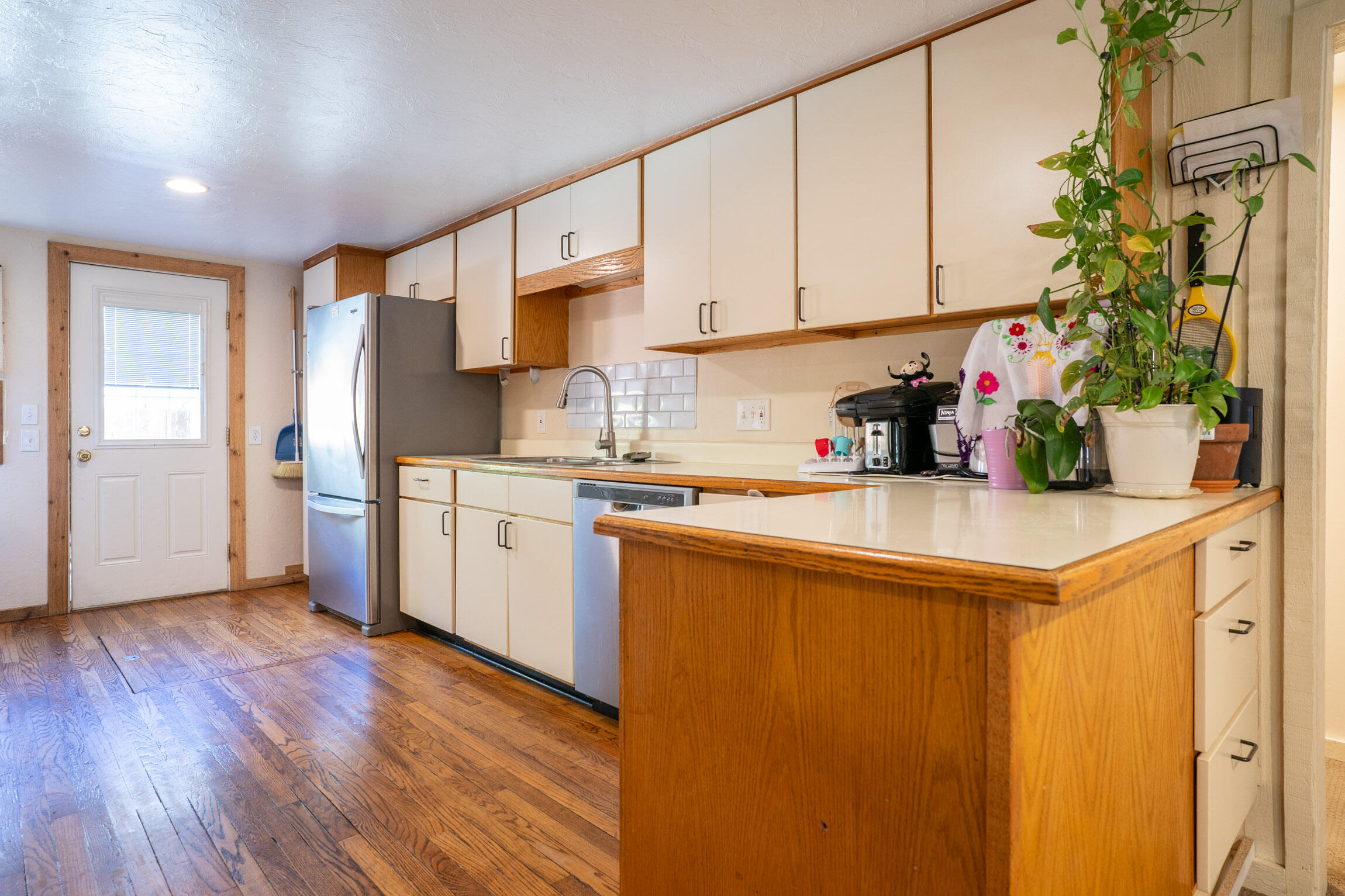 115 E Pine St Property Photo 6
