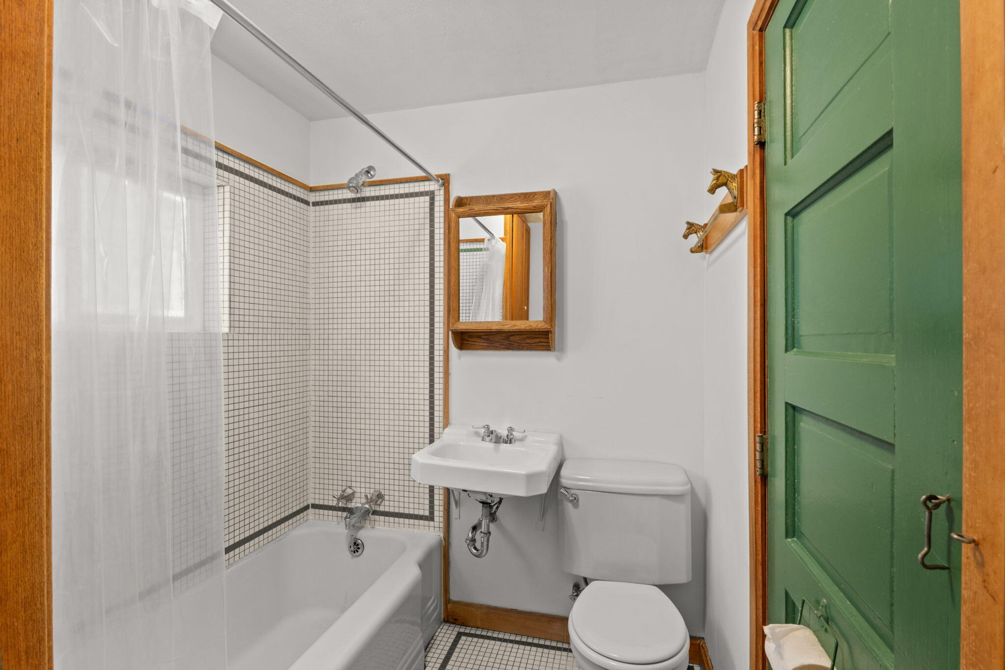 413 N 1st Ave Property Photo 11
