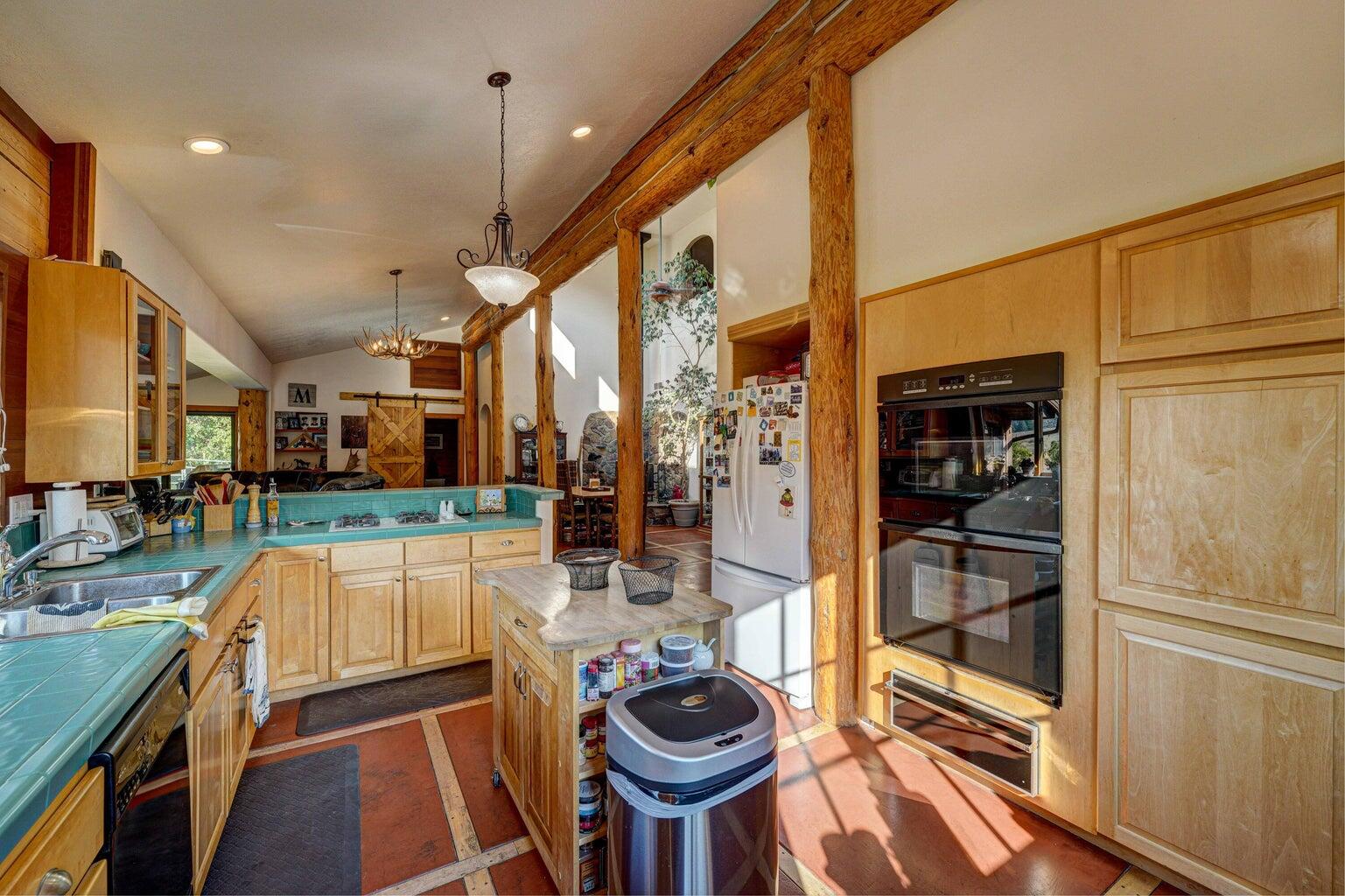 93 Pioneer View Dr Property Photo 12