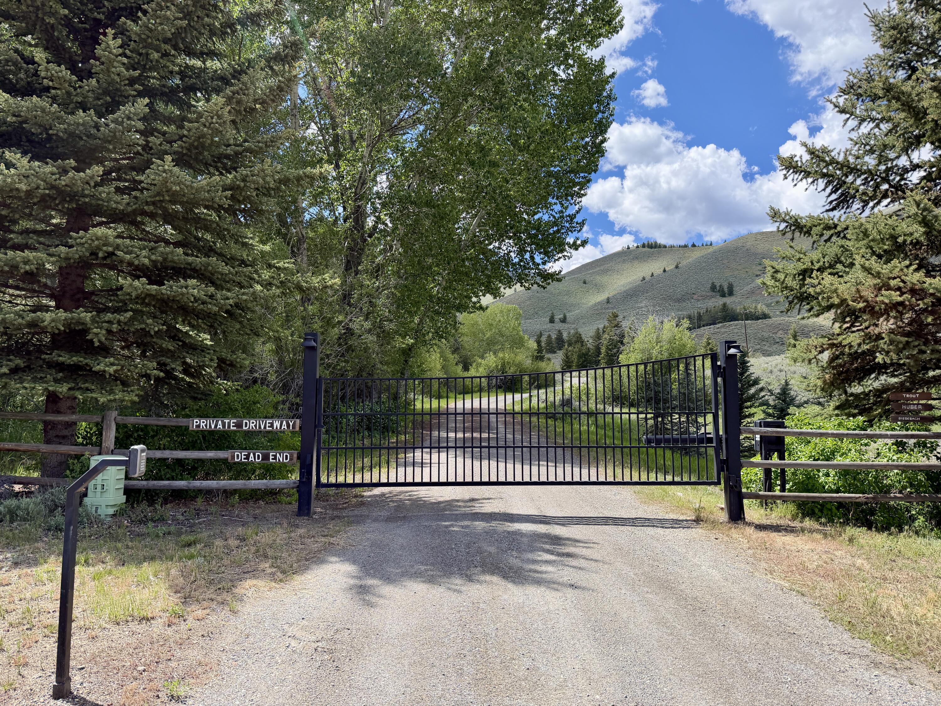 101 Clear Creek Canyon Rd Property Photo 3