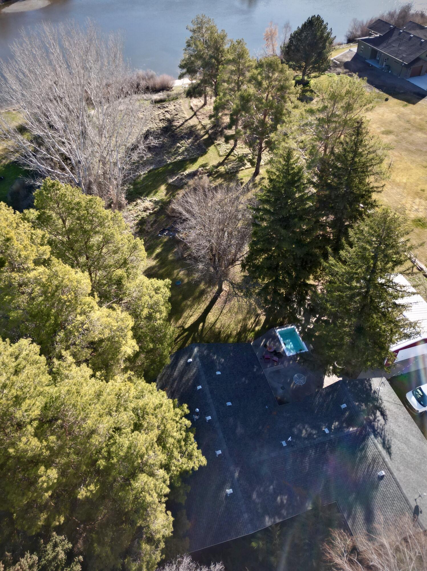 4778 River Rd Property Photo 9