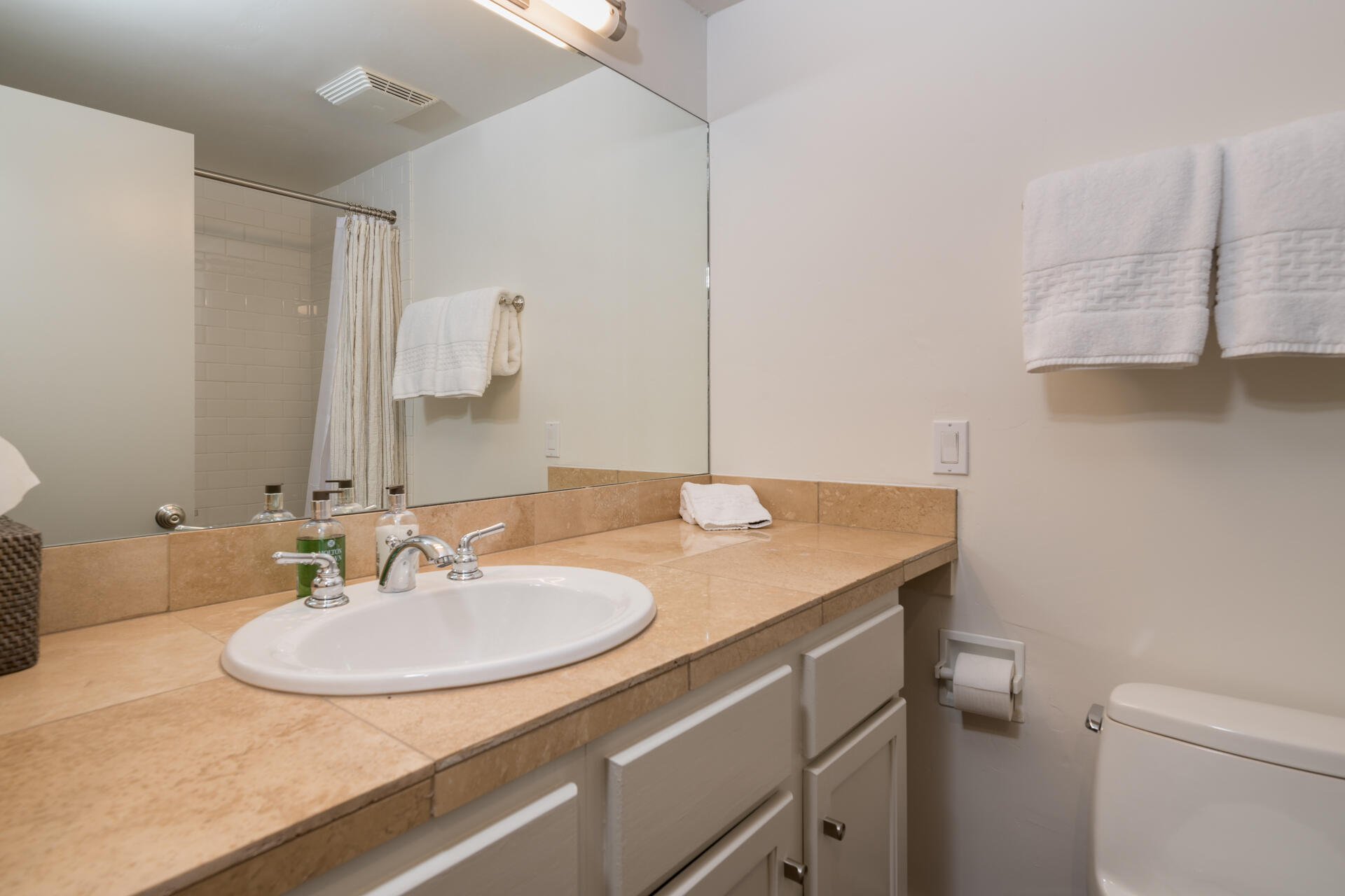 202 Picabo St 201b Property Photo 4