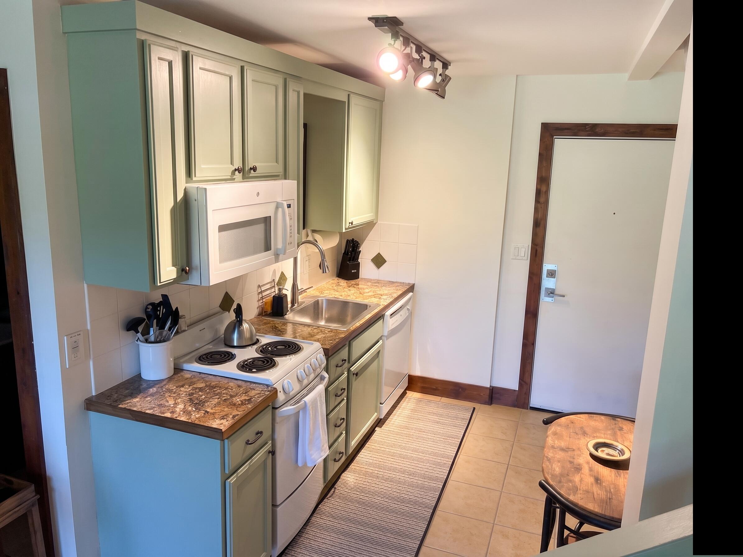 109 Village Way 2018 Property Photo 4