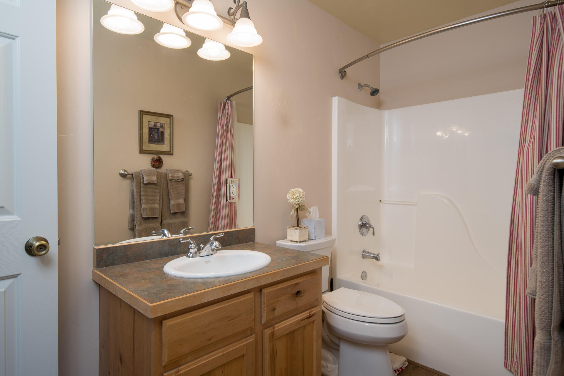 290 Melrose St Property Photo 10