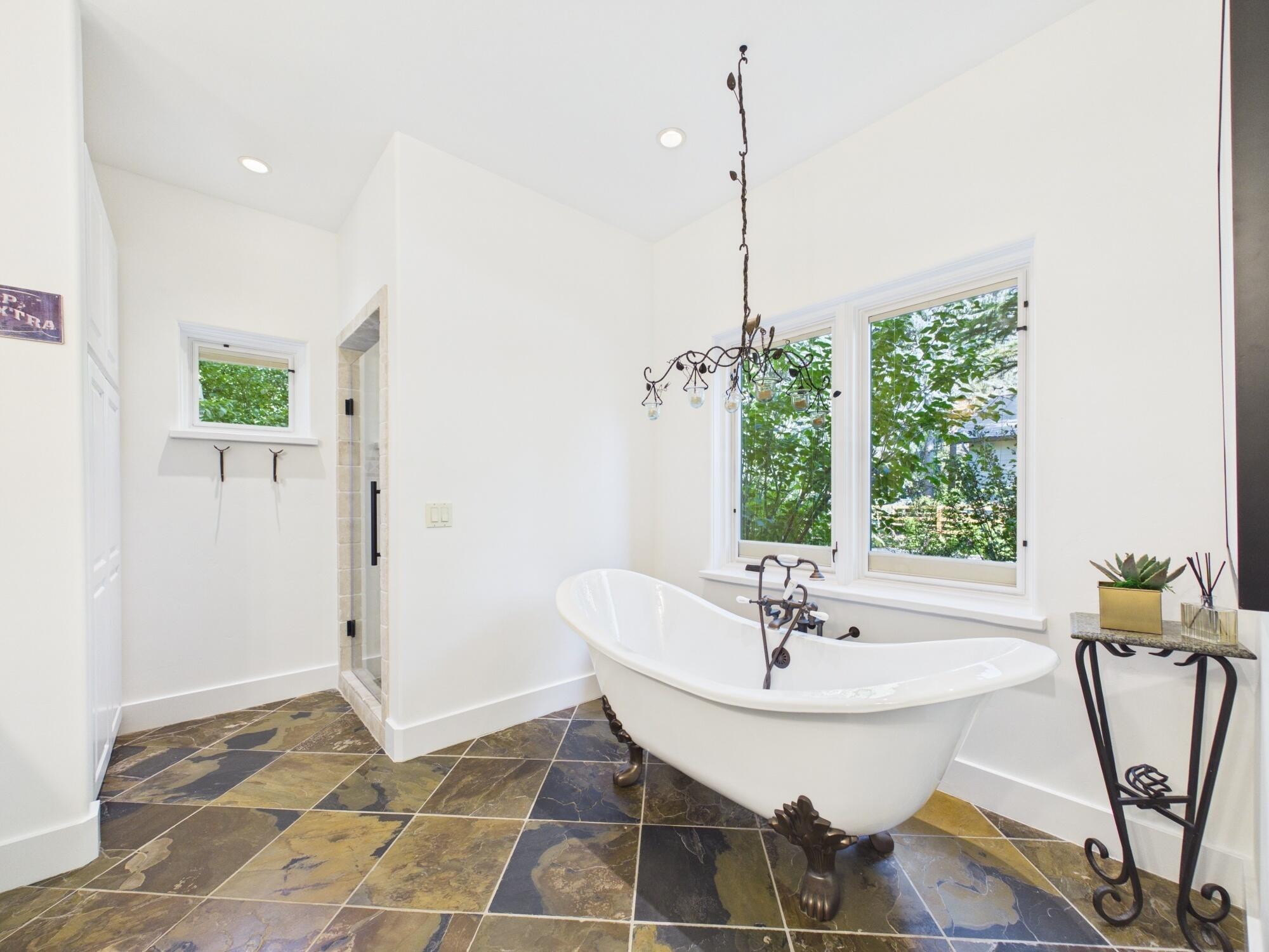 713 S River St Property Photo 18