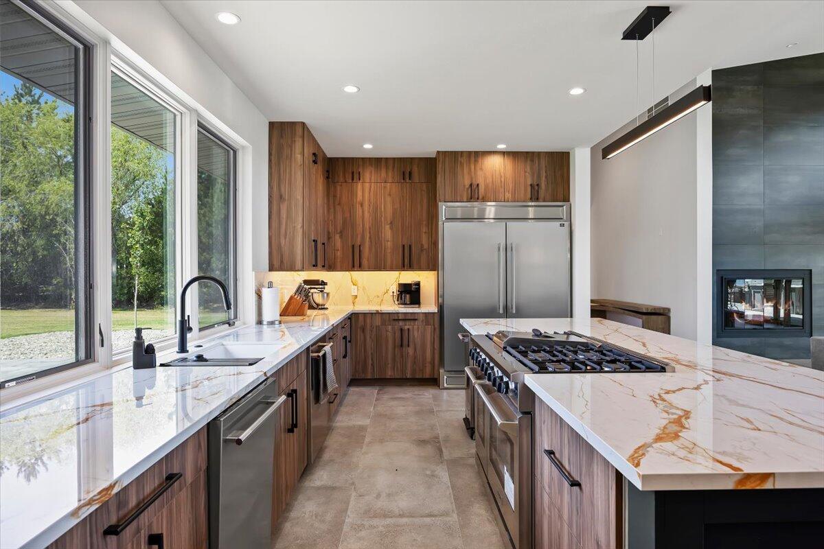 952 E 5204 N Property Photo 13