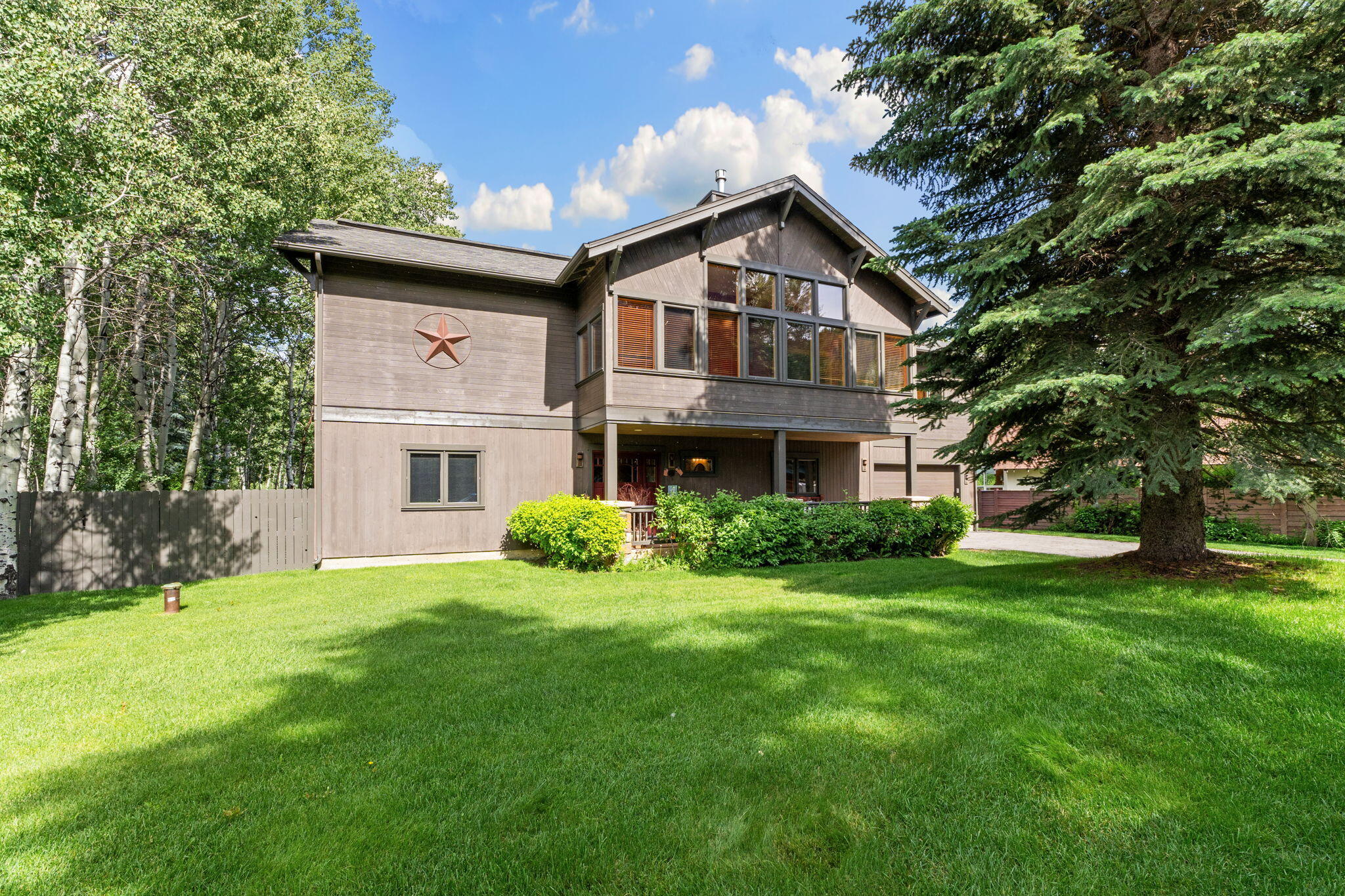 210 Eagle Creek Loop Property Photo 1