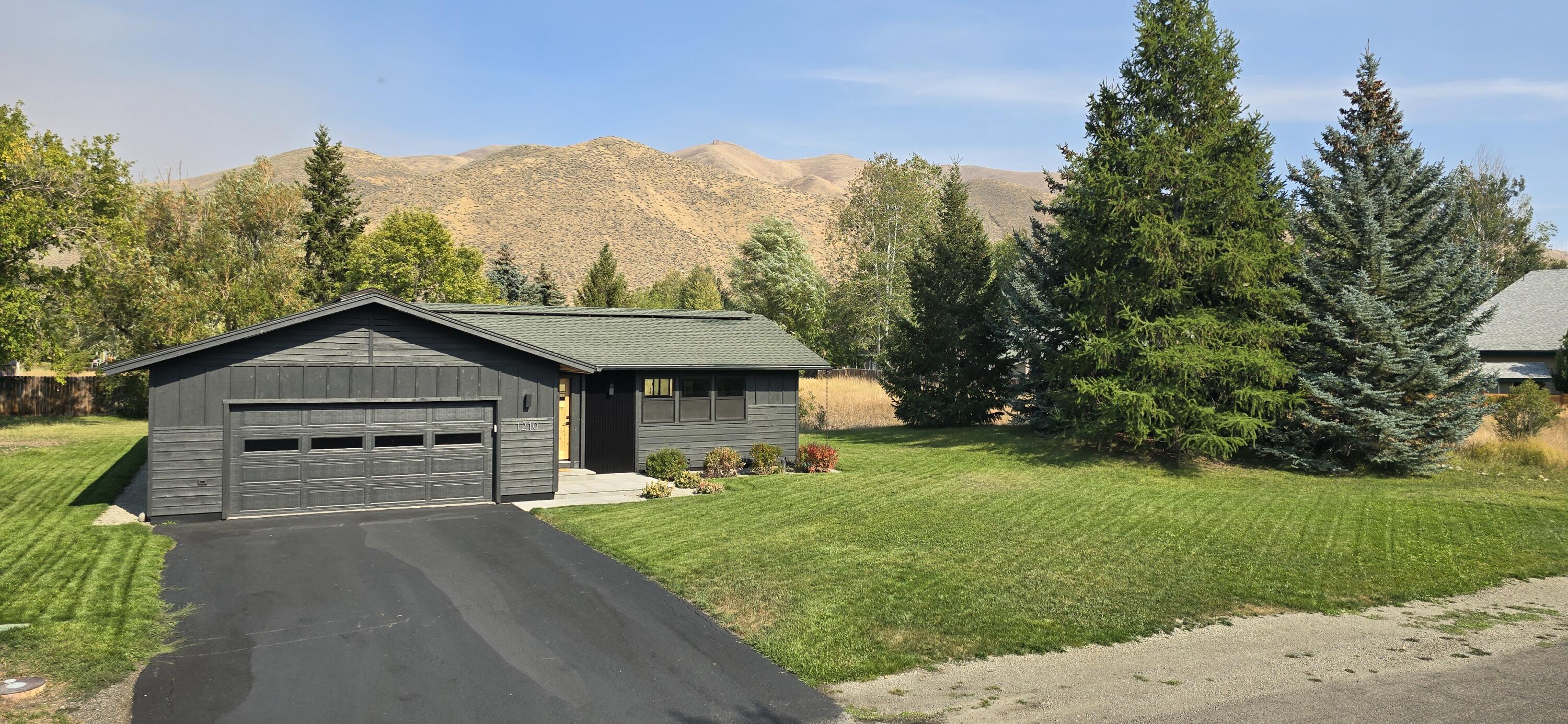 1210 Baldy View Dr Property Photo 1