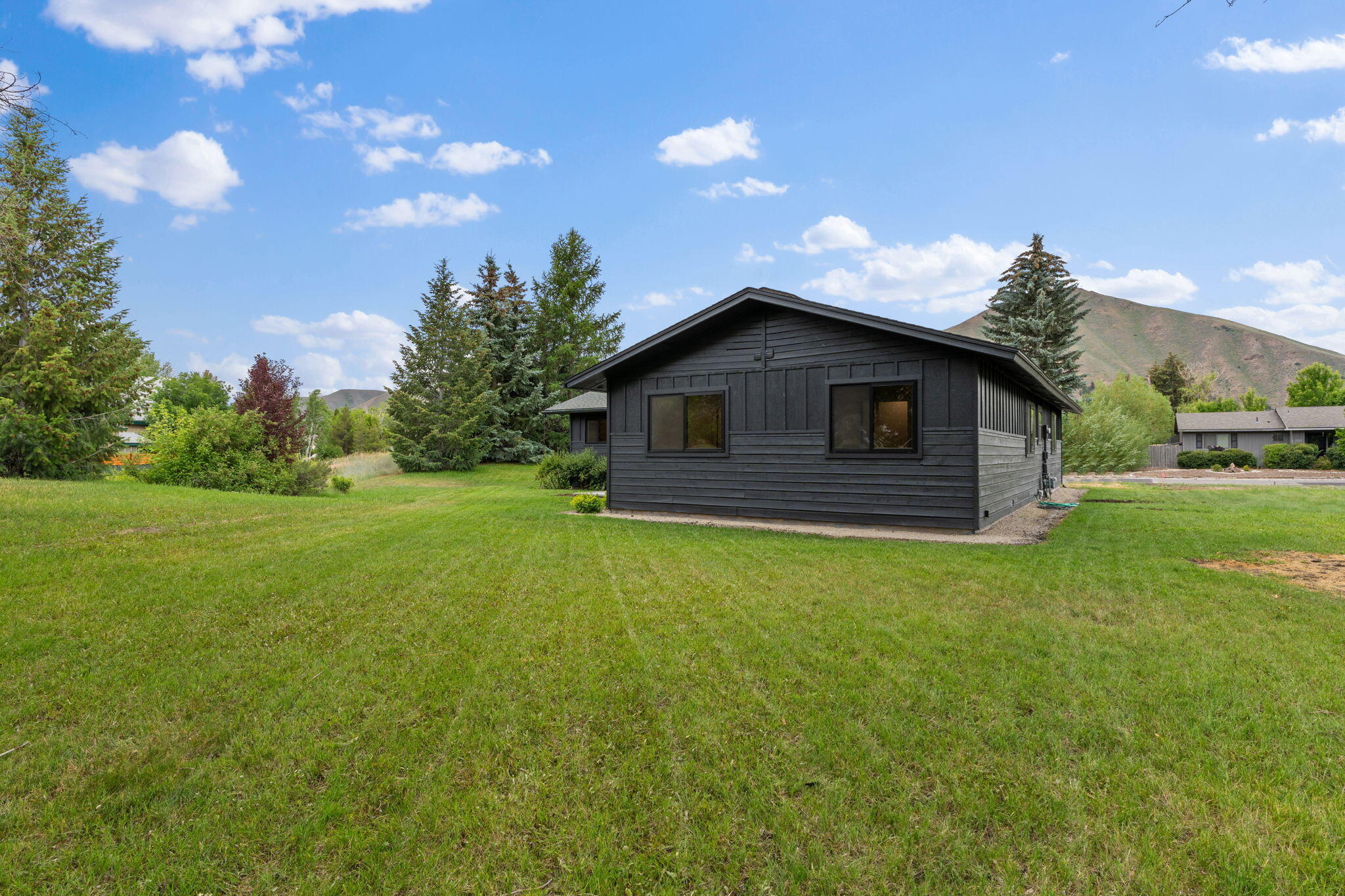 1210 Baldy View Dr Property Photo 5