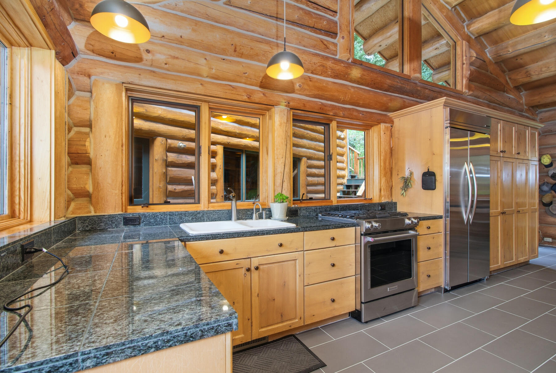 246 Timberline Rd Property Photo 3