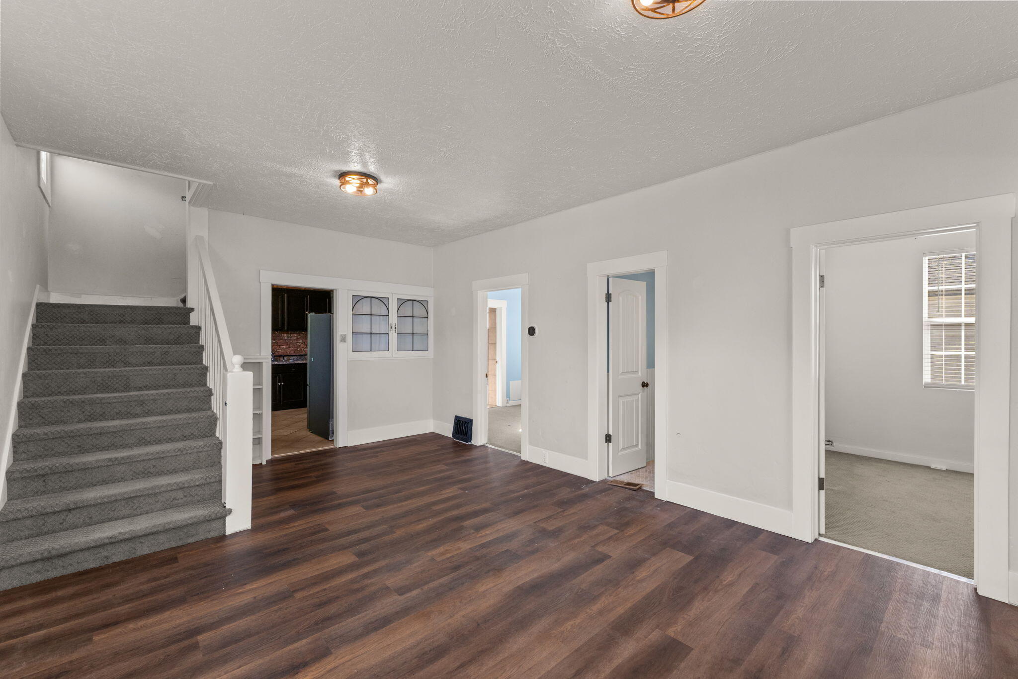 311 W D St Property Photo 4