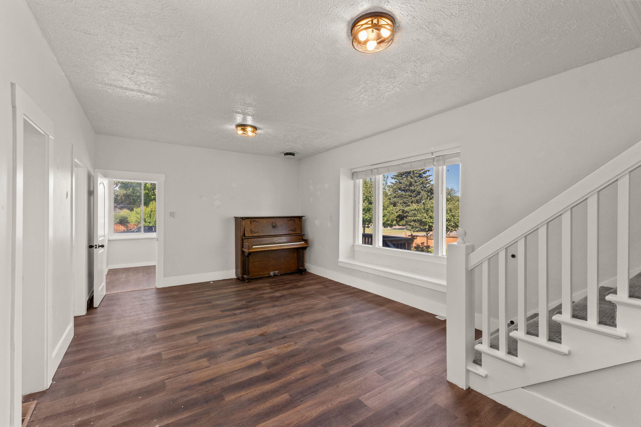 311 W D St Property Photo 5
