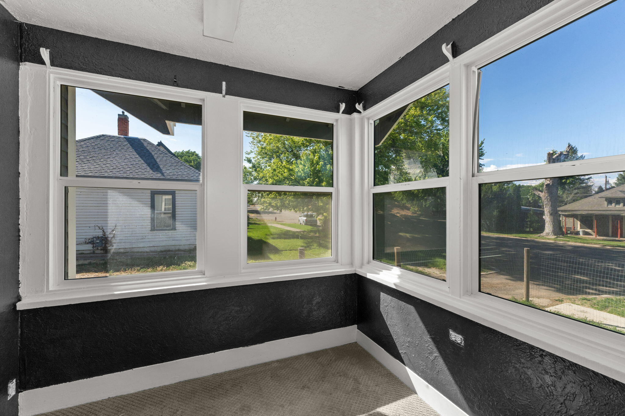 311 W D St Property Photo 6