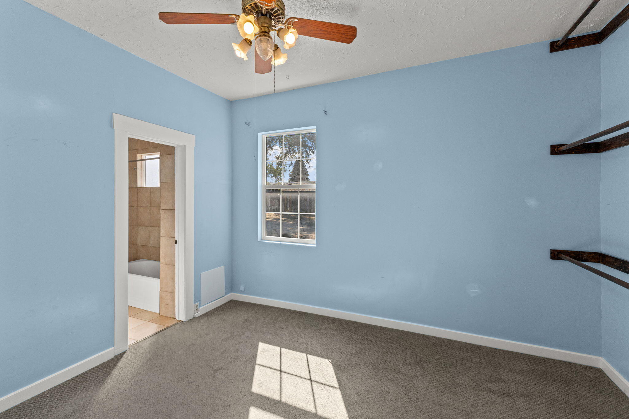 311 W D St Property Photo 11