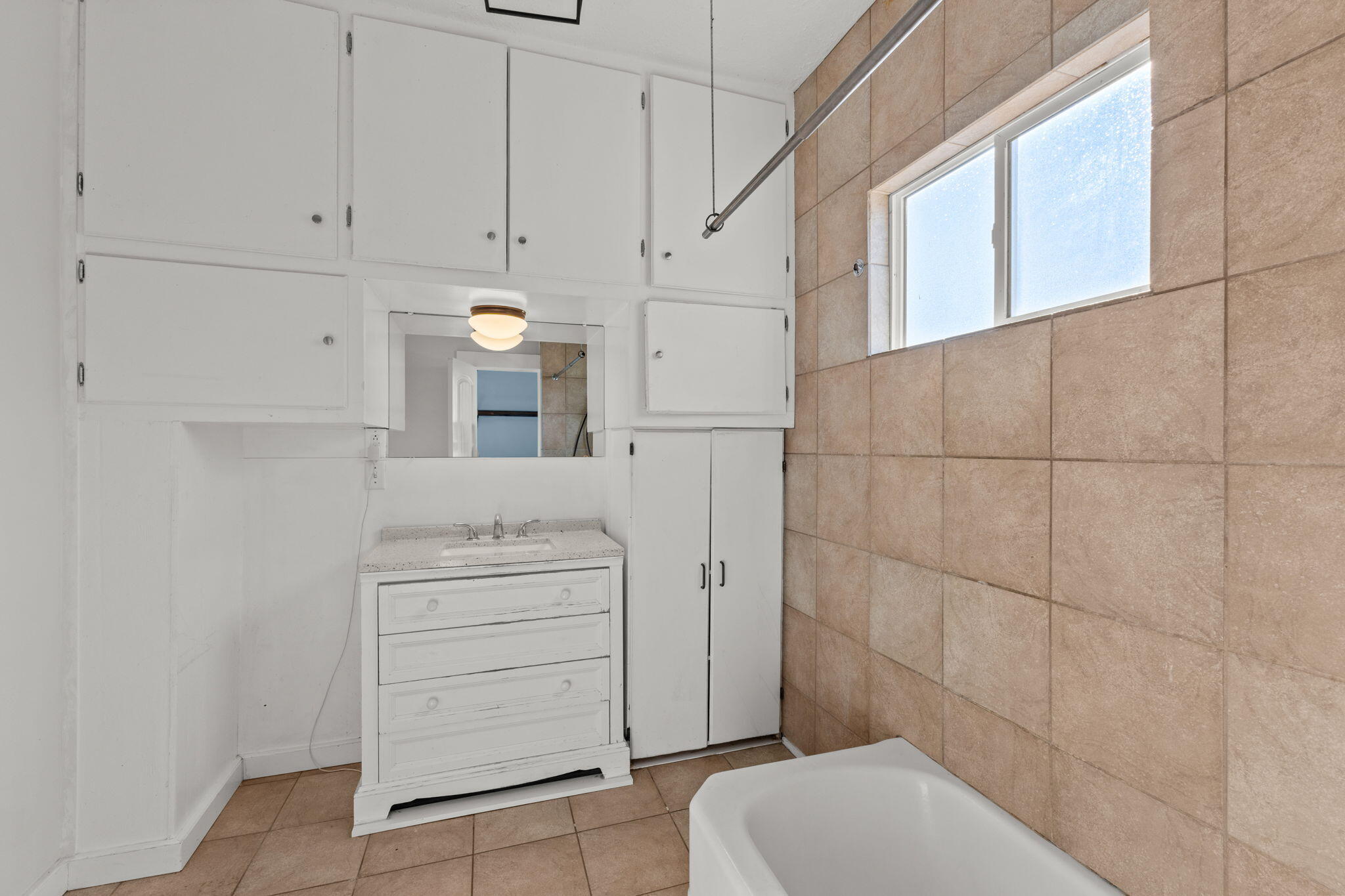 311 W D St Property Photo 15