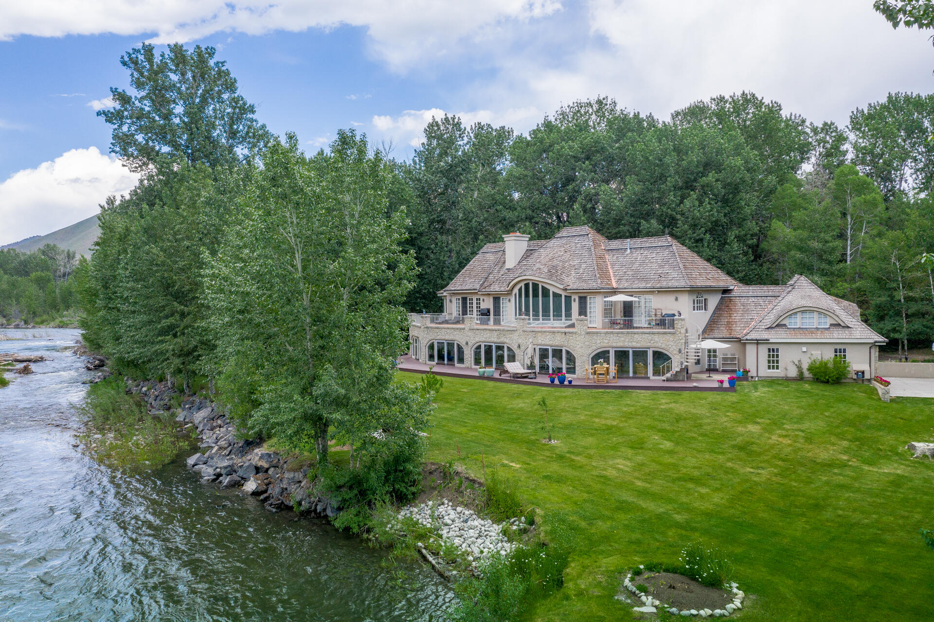 114 Deer Creek Lane Property Photo 3